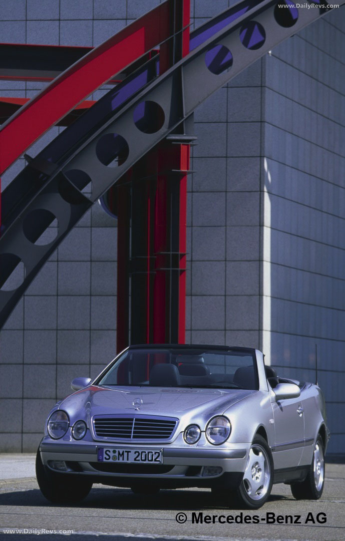 1998 Mercedes-Benz CLK Cabriolet C208 Front View