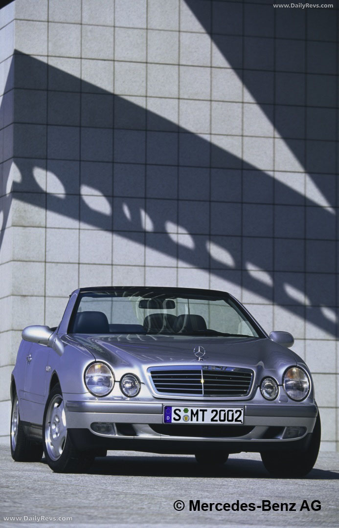 1998 Mercedes-Benz CLK Cabriolet C208 Front View