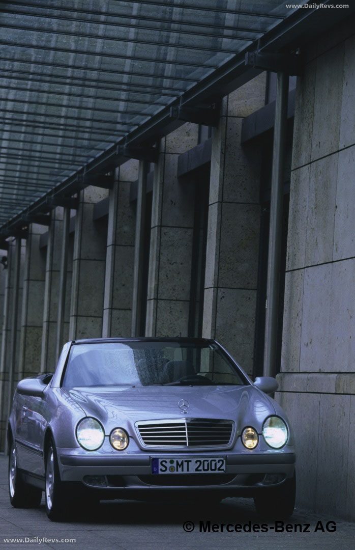 1998 Mercedes-Benz CLK Cabriolet C208 Front View