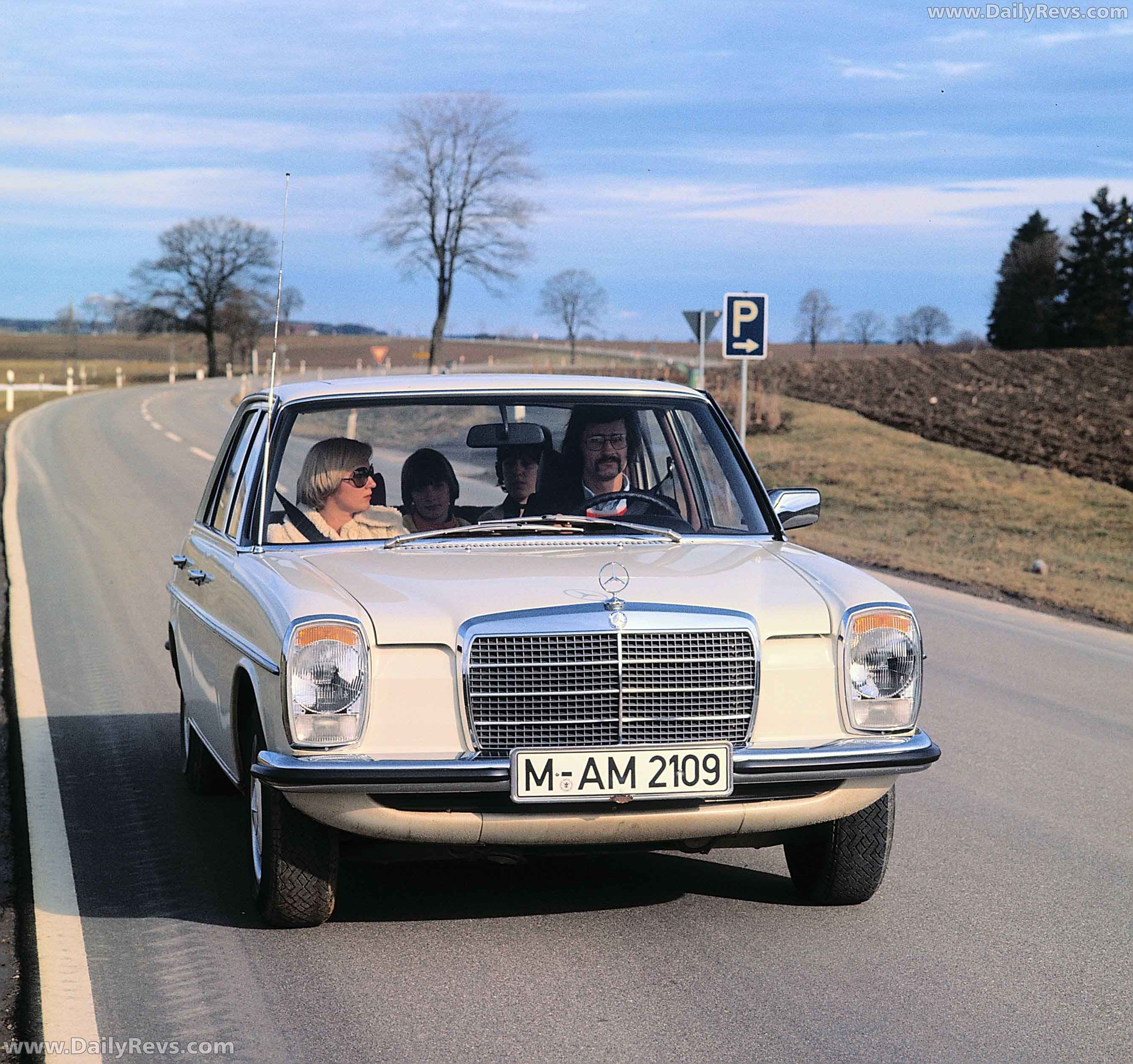 1974 Mercedes-Benz 240 D 3.0 Front View