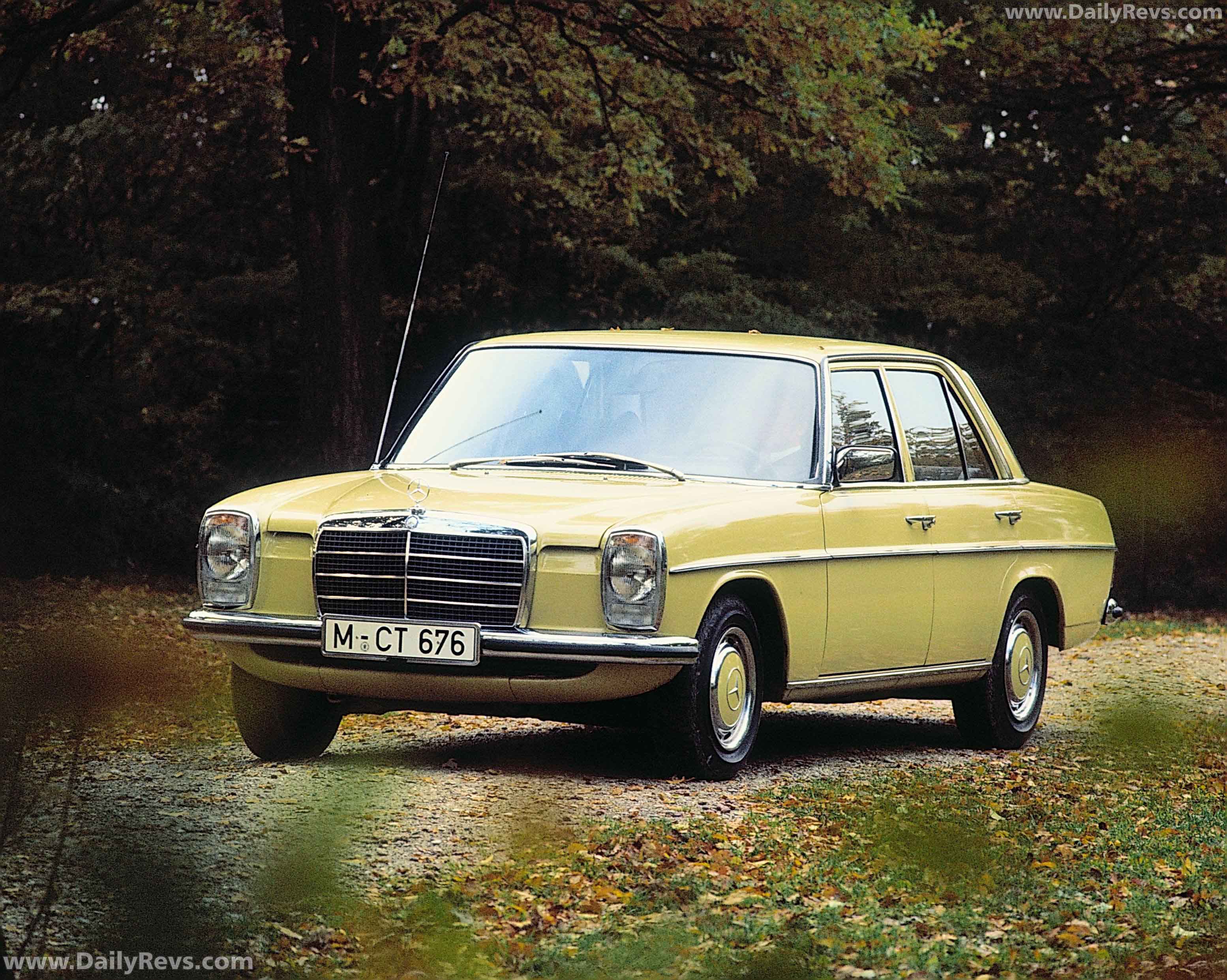 1974 Mercedes-Benz 240 D 3.0 Front View