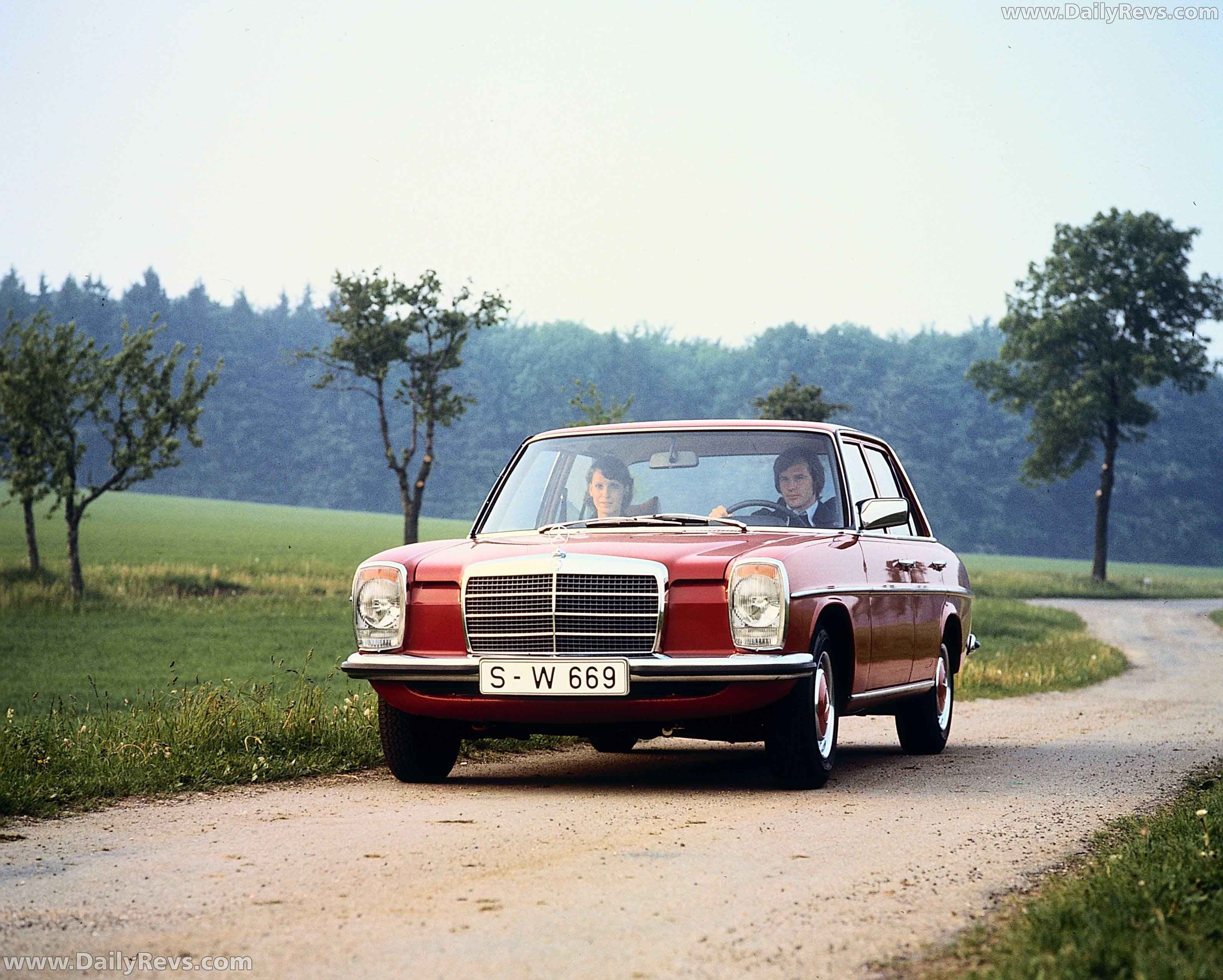 1974 Mercedes-Benz 240 D 3.0 Front View