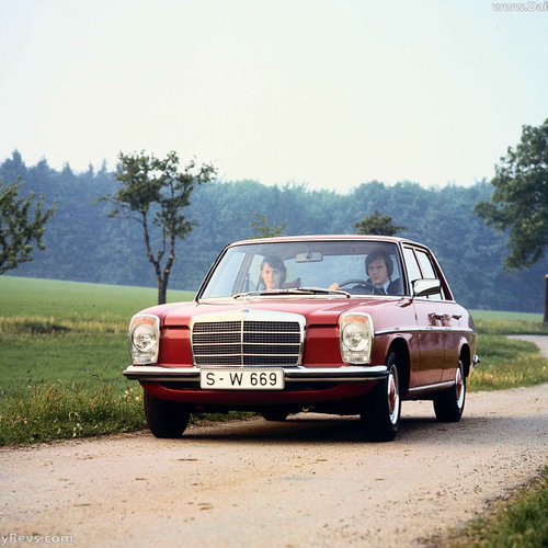 1974 Mercedes-Benz 240 D 3.0 Front View