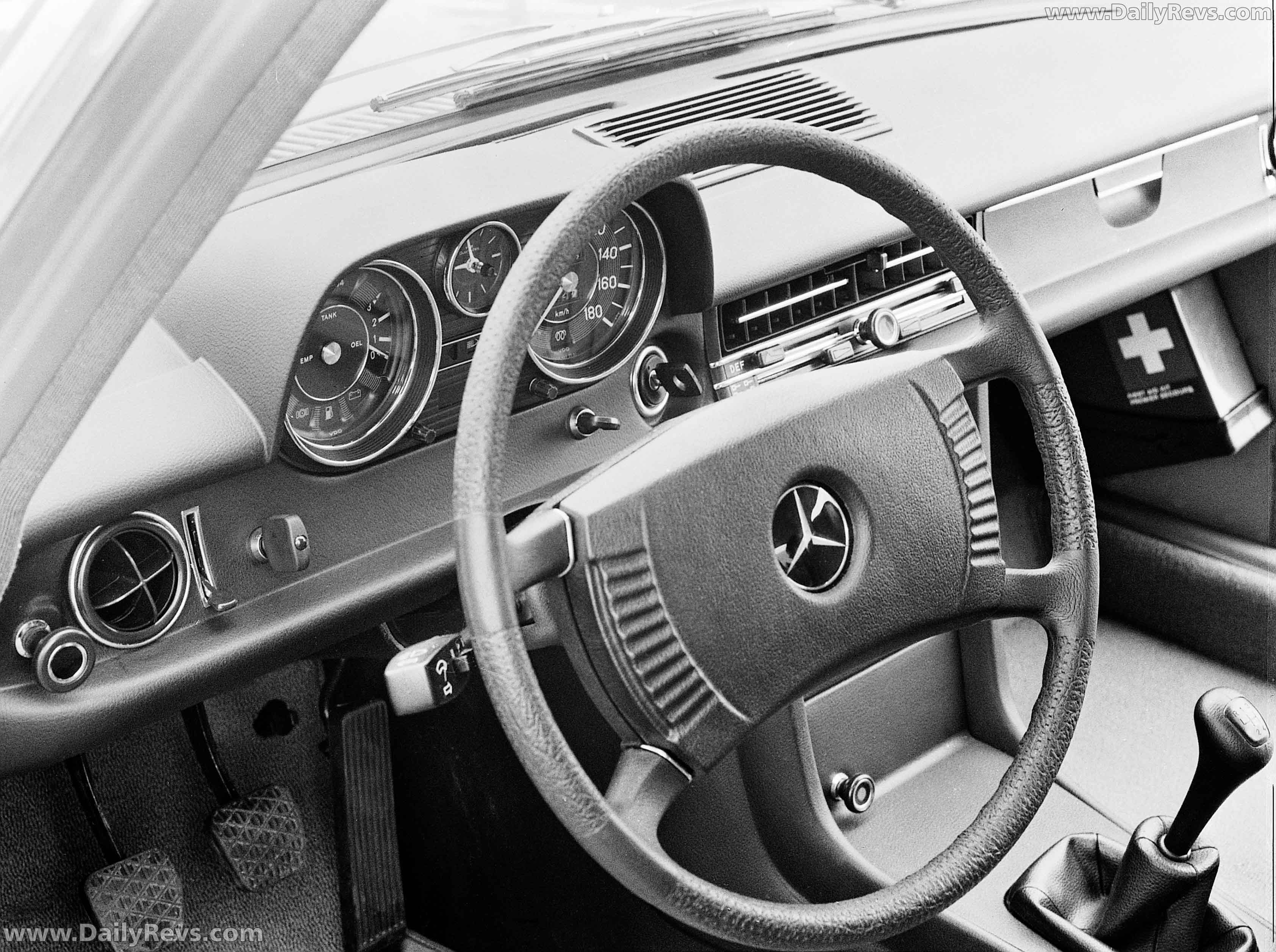 1974 Mercedes-Benz 240 D 3.0 Interior