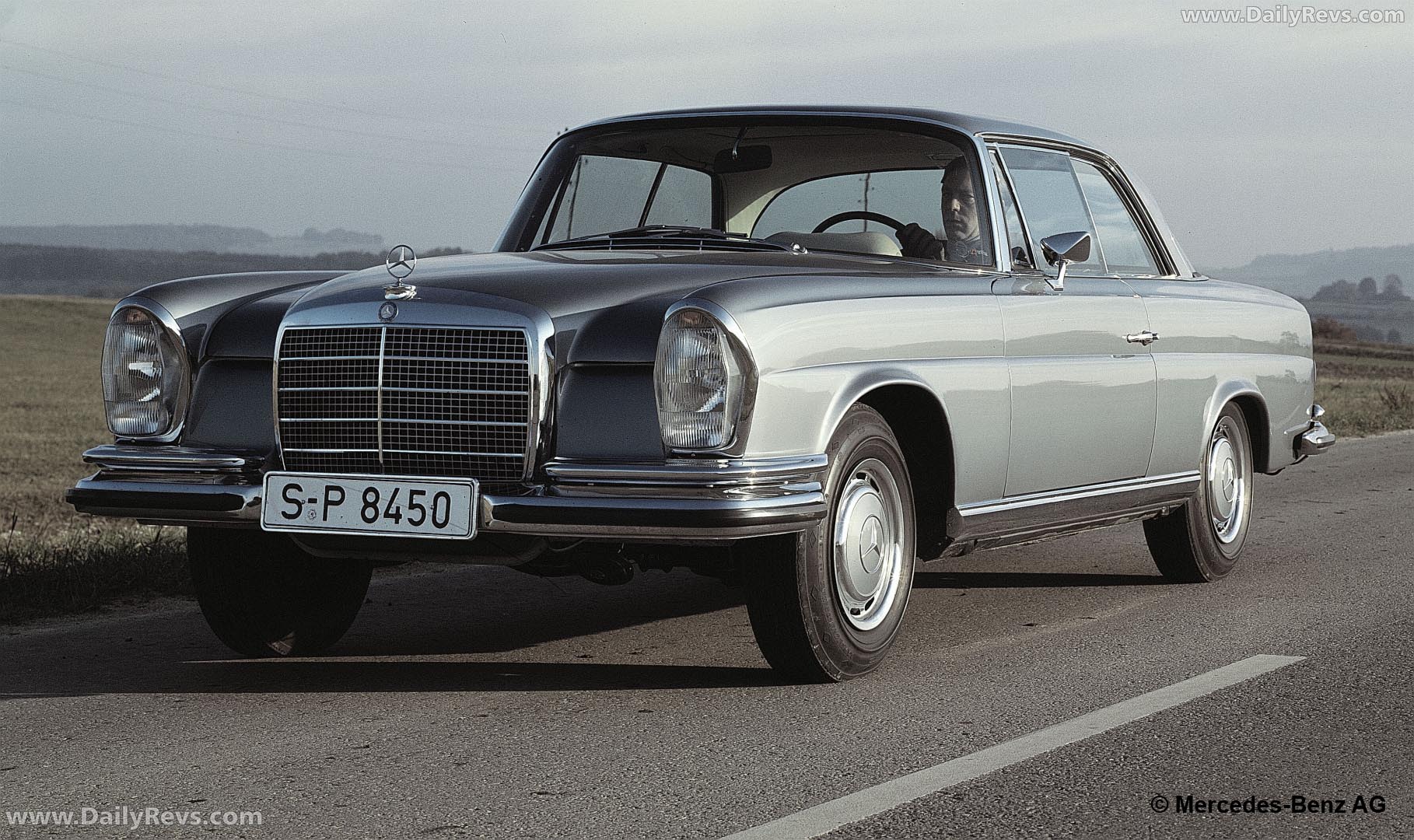 1969 Mercedes-Benz 280 SE 3.5 Coupe W111 Front View