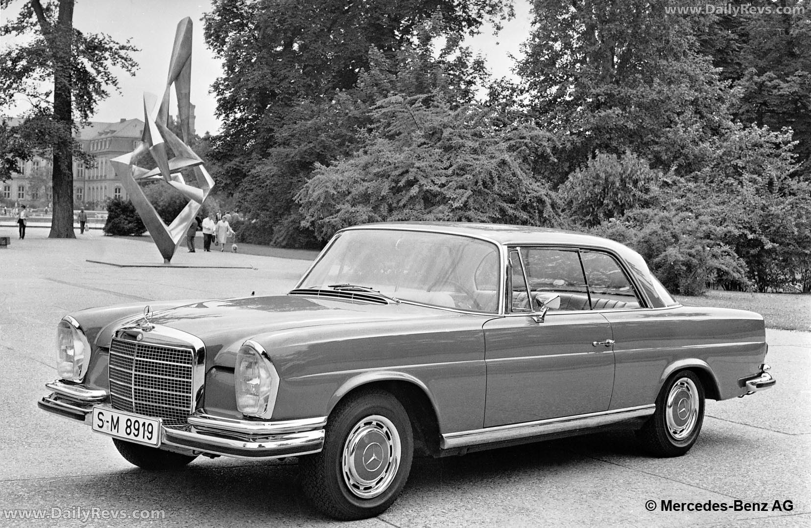 1969 Mercedes-Benz 280 SE 3.5 Coupe W111 Front View
