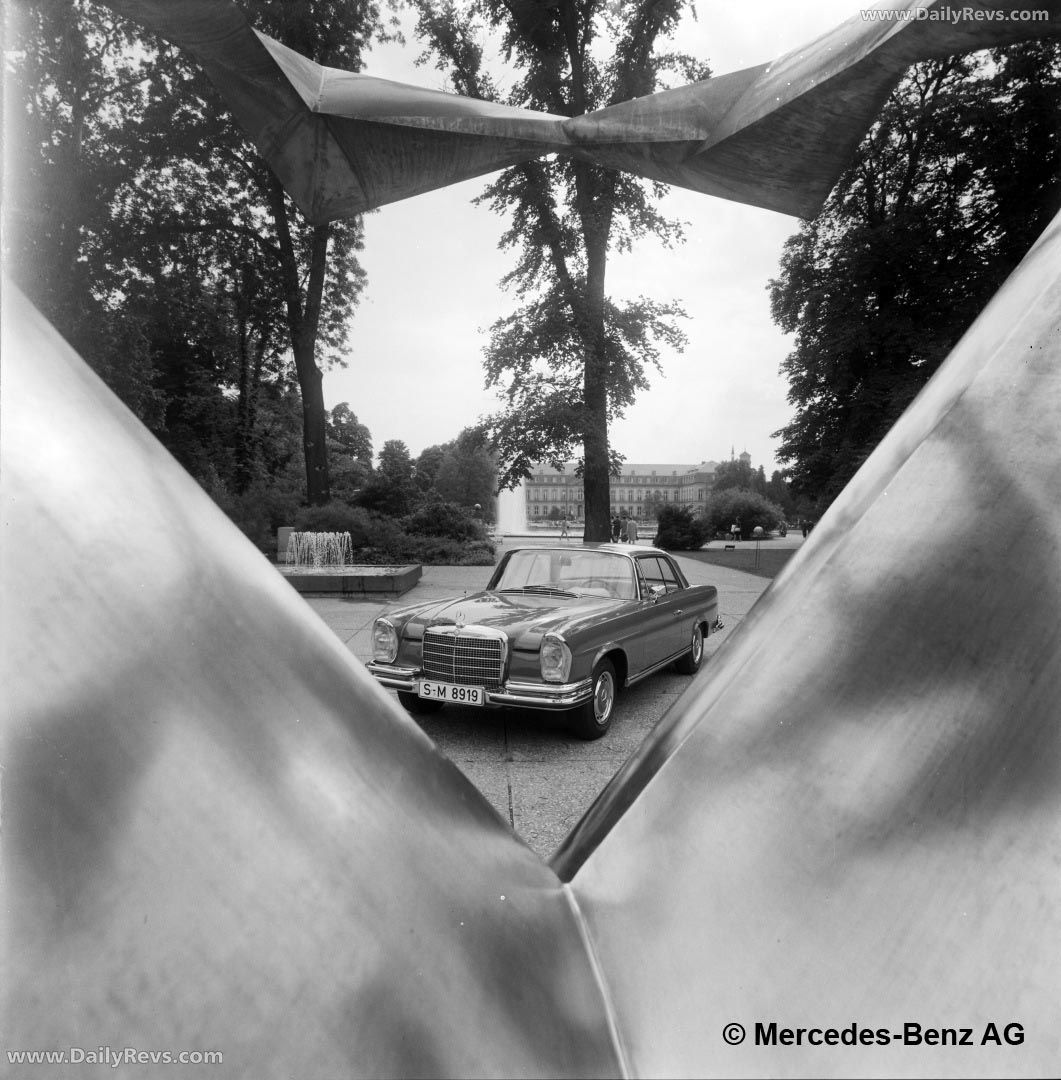 1969 Mercedes-Benz 280 SE 3.5 Coupe W111 Front View
