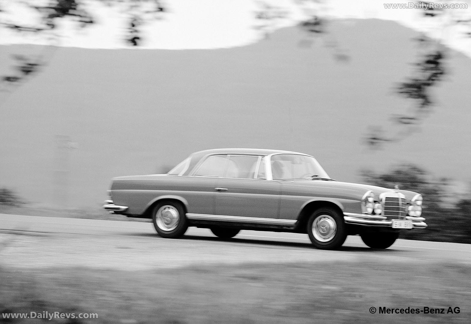 1969 Mercedes-Benz 280 SE 3.5 Coupe W111 Front View