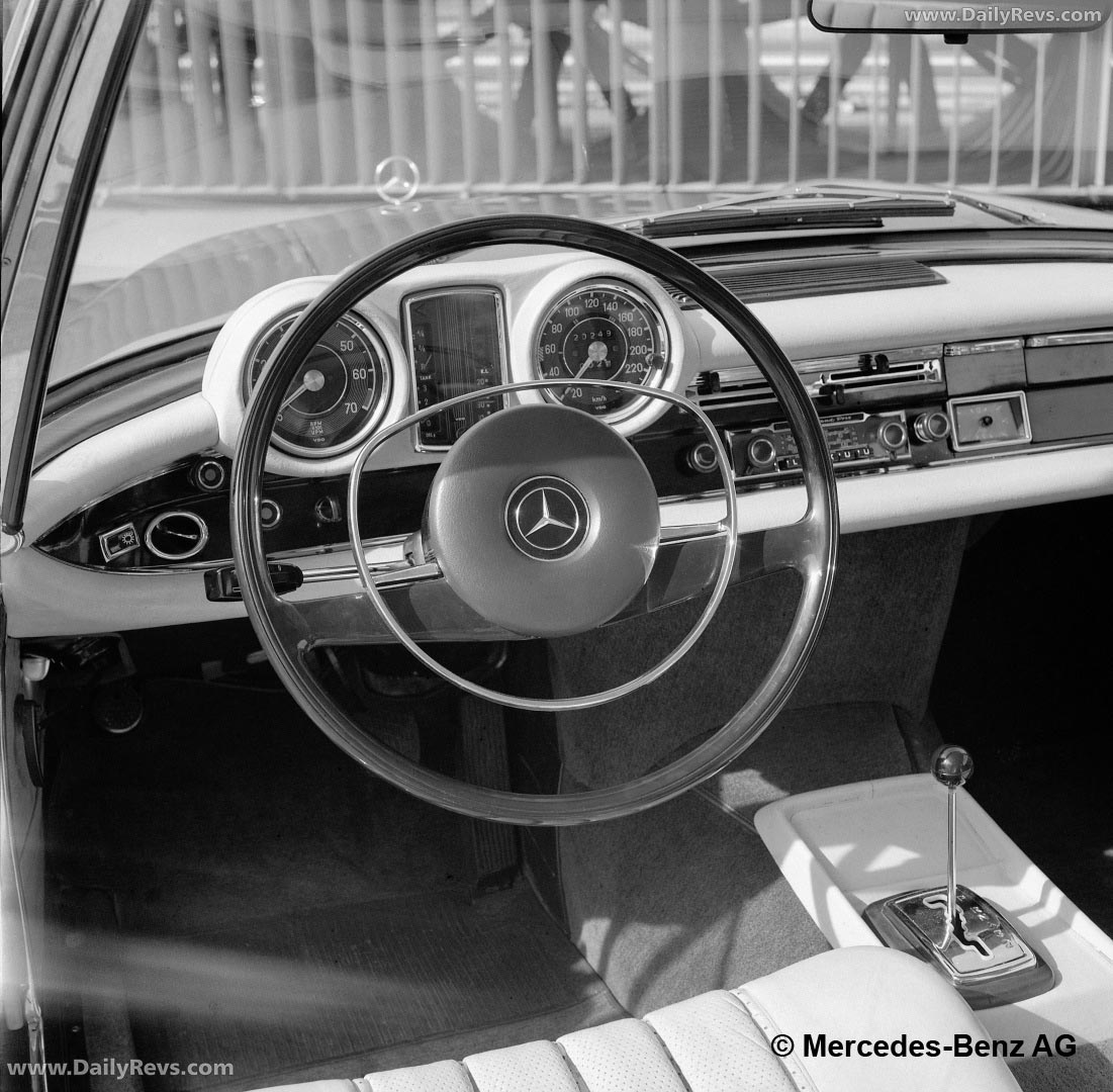 1969 Mercedes-Benz 280 SE 3.5 Coupe W111 Interior
