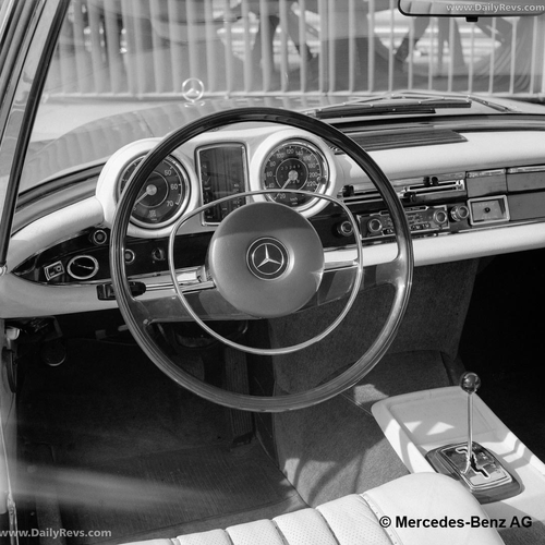 1969 Mercedes-Benz 280 SE 3.5 Coupe W111 Interior