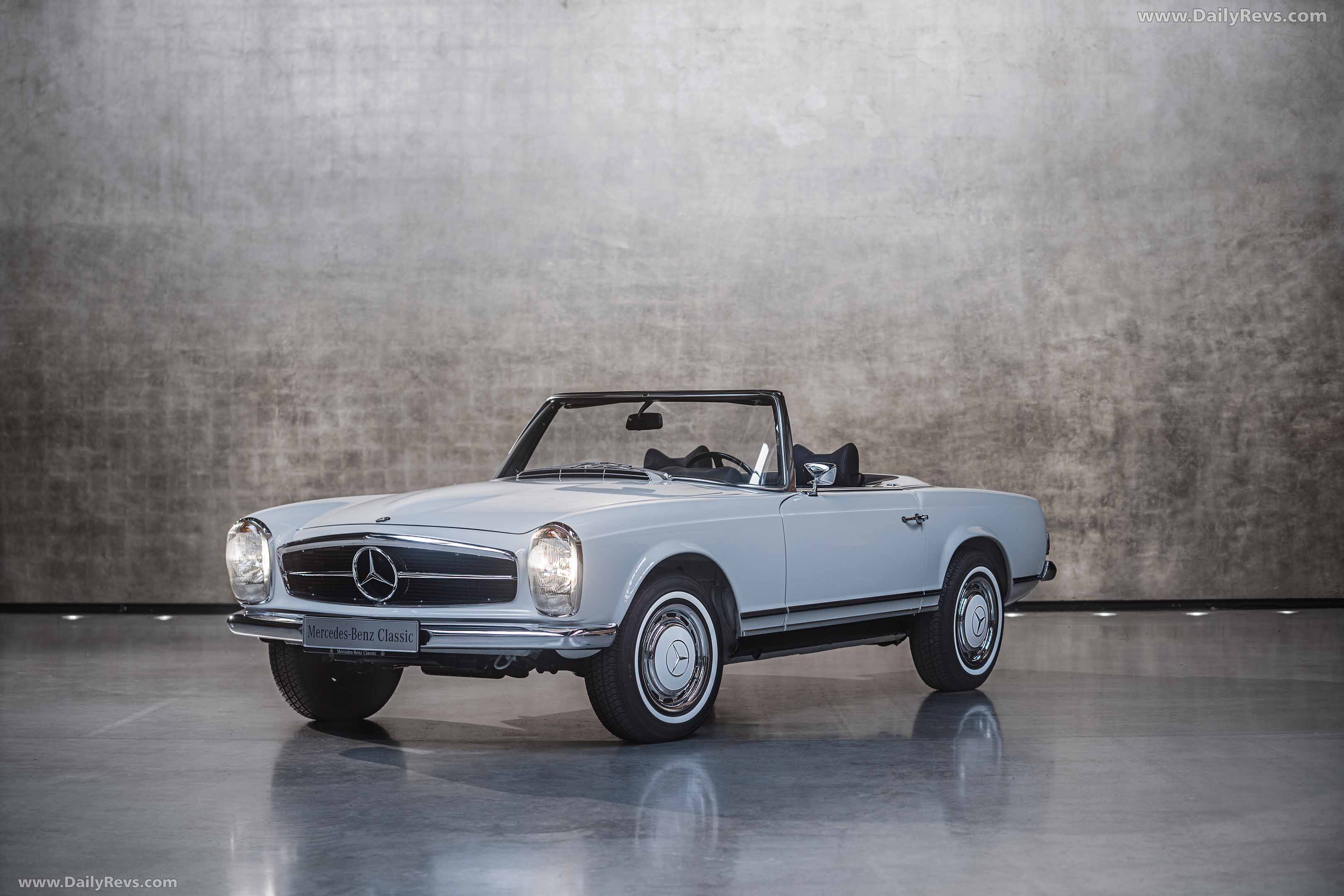 1968 Mercedes-Benz 280 SL Pagoda W113 Front View