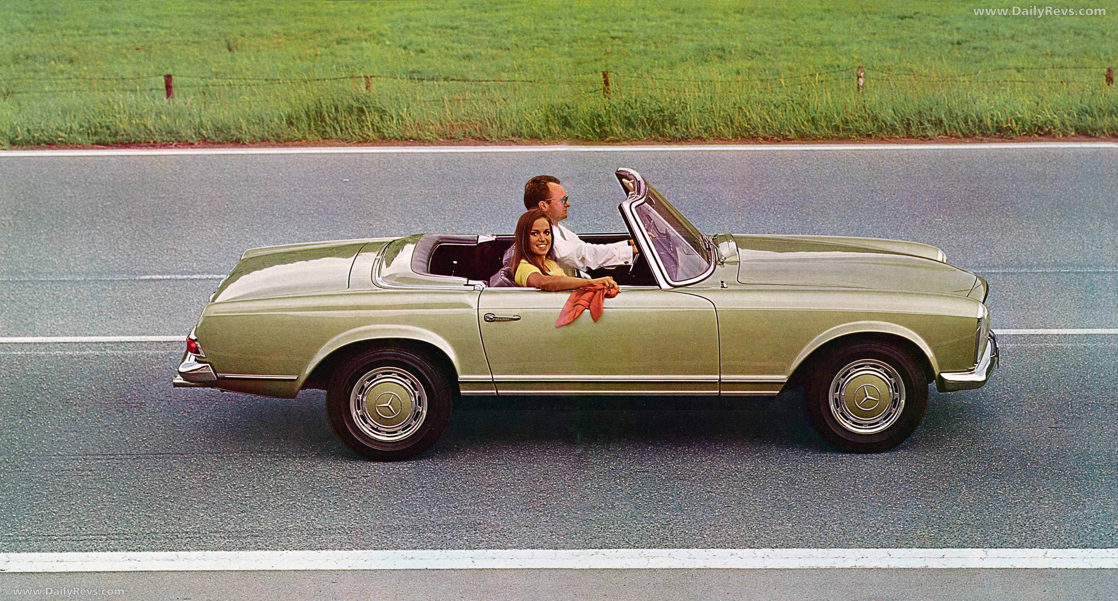 1968 Mercedes-Benz 280 SL Pagoda W113 Side View