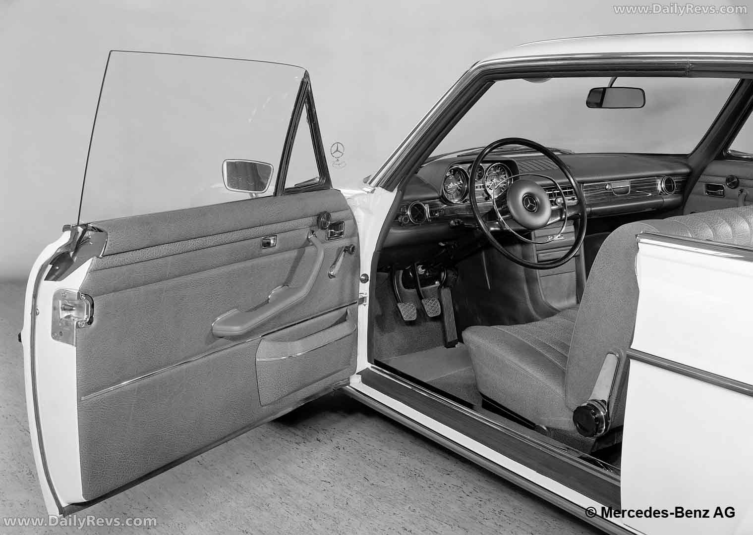 1967 Mercedes-Benz 250C W114 Interior