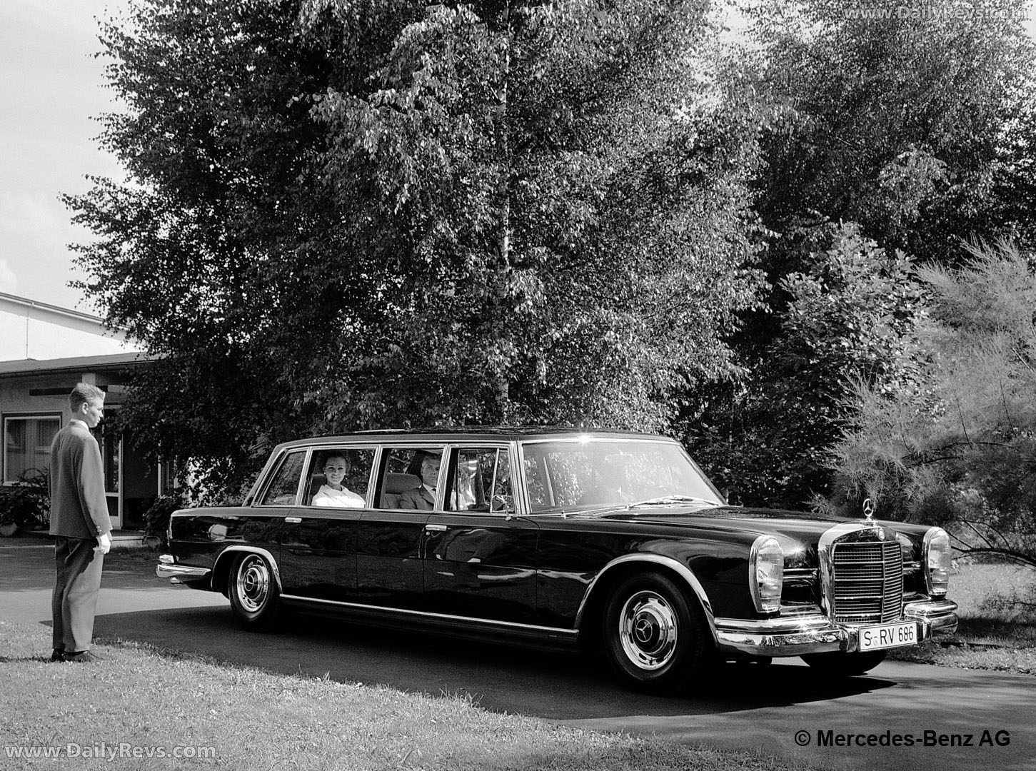 1964 Mercedes-Benz 600 Pullman Limousine W100 Front View