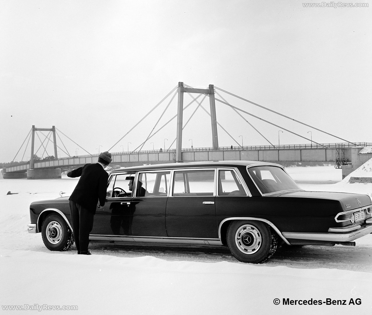1964 Mercedes-Benz 600 Pullman Limousine W100 Rear View