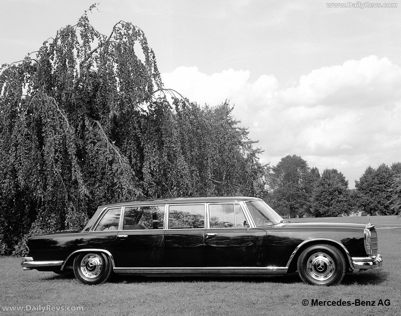 1964 Mercedes-Benz 600 Pullman Limousine W100 Side View