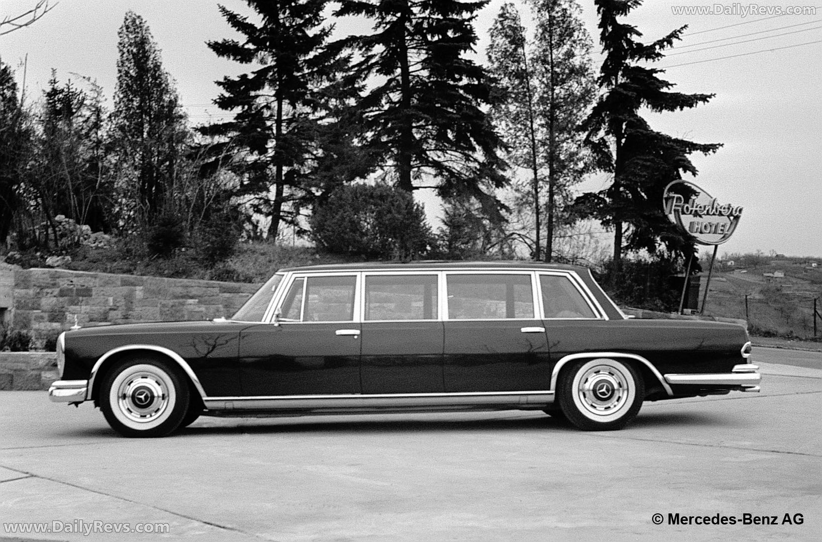 1964 Mercedes-Benz 600 Pullman Limousine W100 Side View