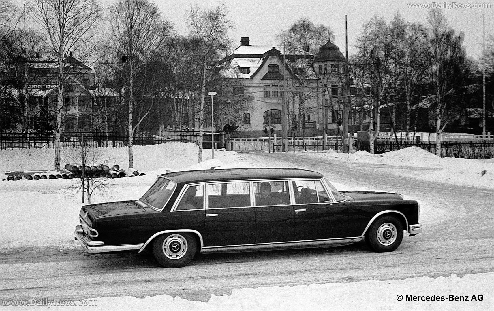 1964 Mercedes-Benz 600 Pullman Limousine W100 Side View