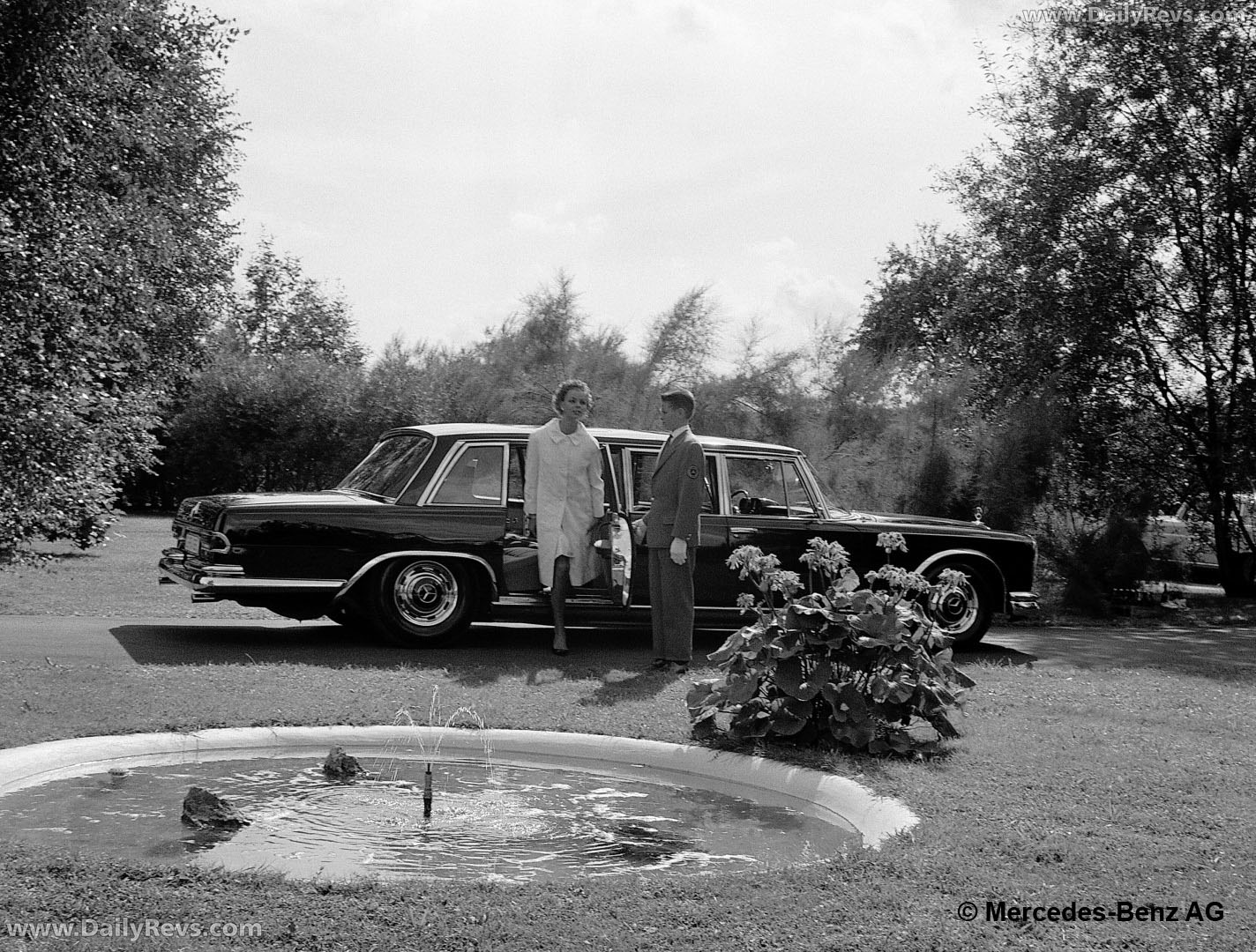 1964 Mercedes-Benz 600 Pullman Limousine W100 Side View
