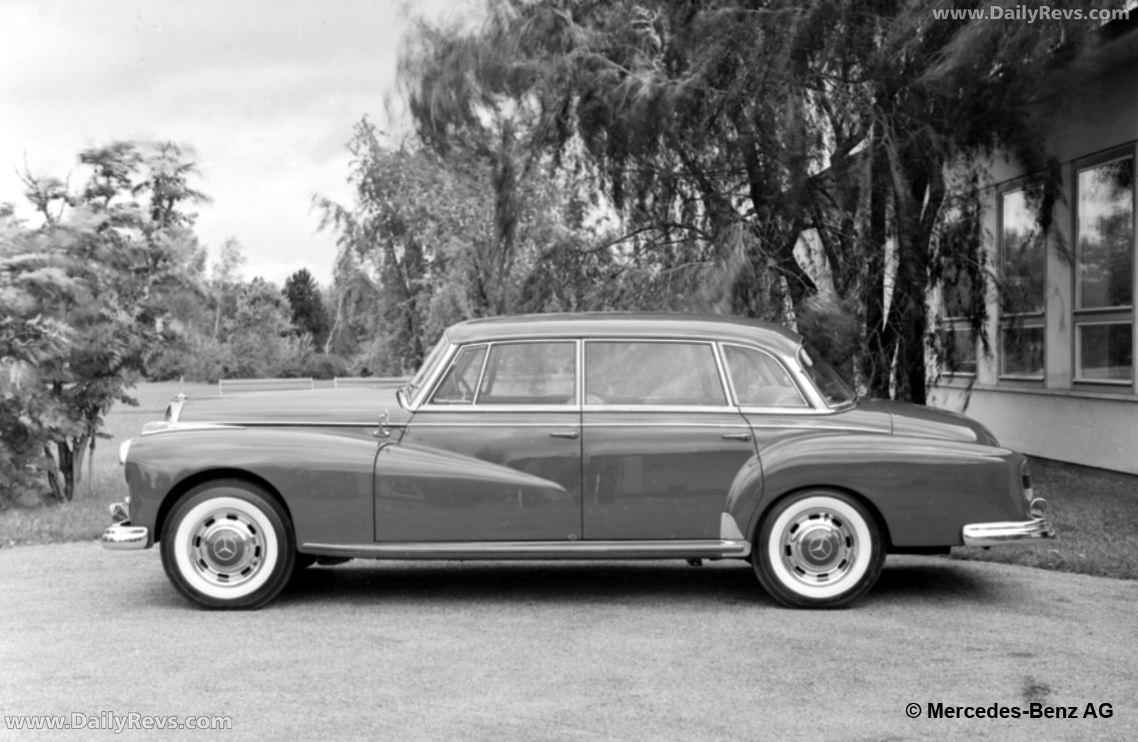1959 Mercedes-Benz 300d W189 Side View