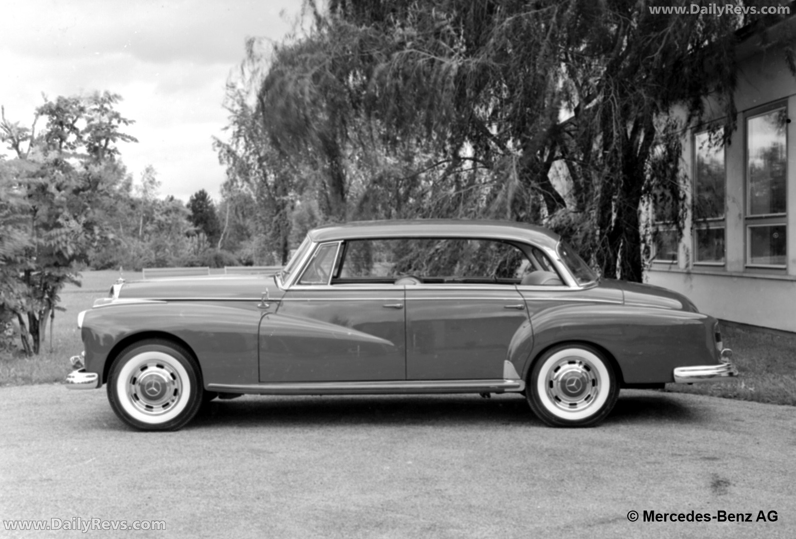 1959 Mercedes-Benz 300d W189 Side View