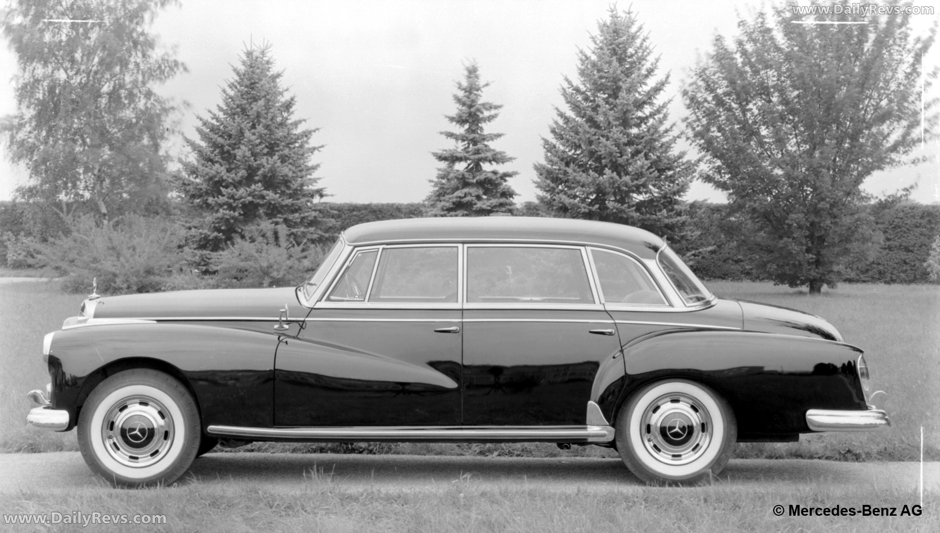 1959 Mercedes-Benz 300d W189 Side View