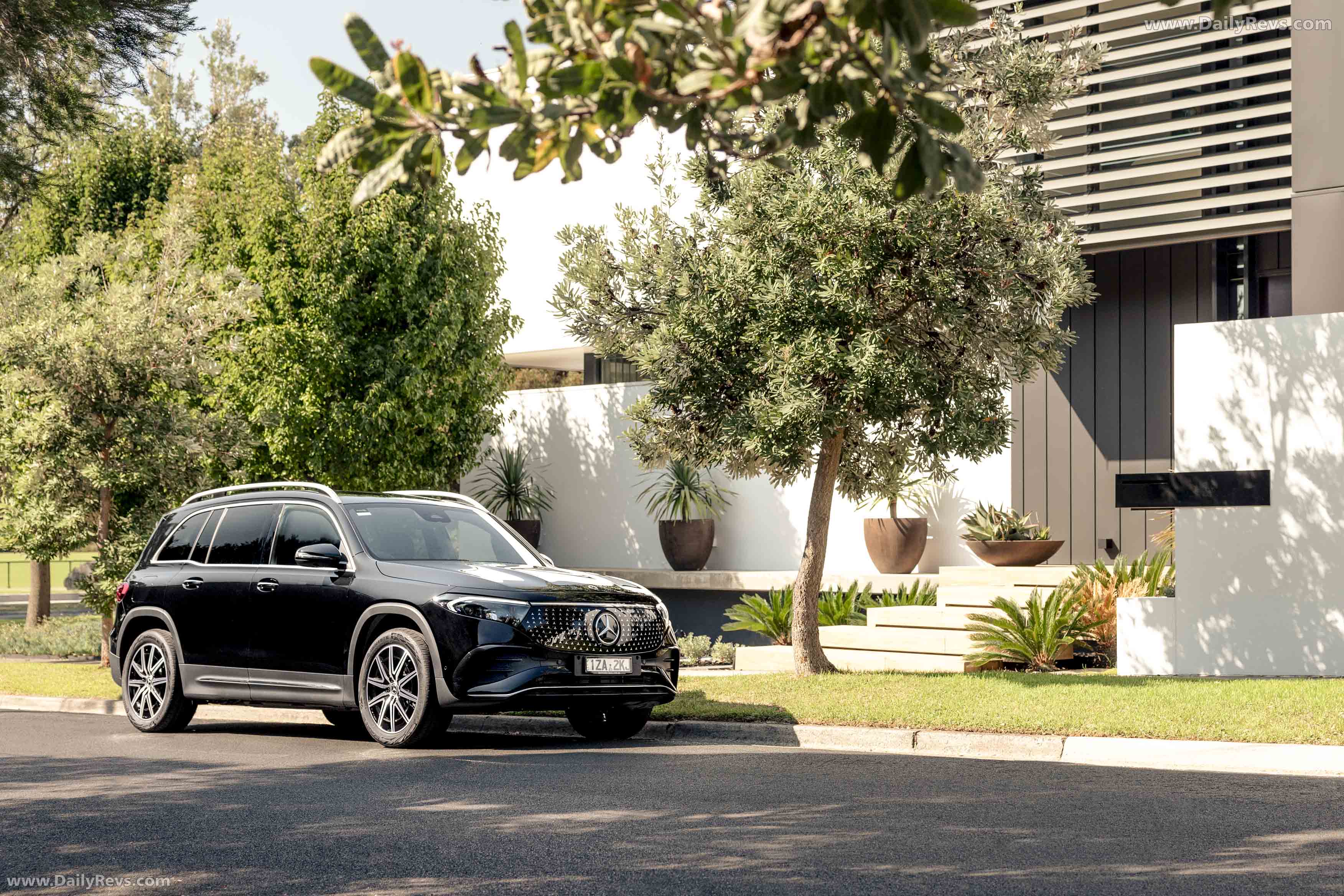 2025 Mercedes-Benz EQB Plus City Edition H243 Front View