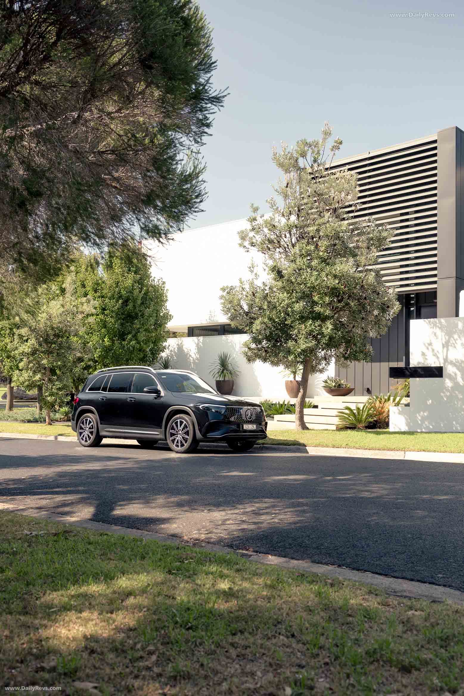 2025 Mercedes-Benz EQB Plus City Edition H243 Front View
