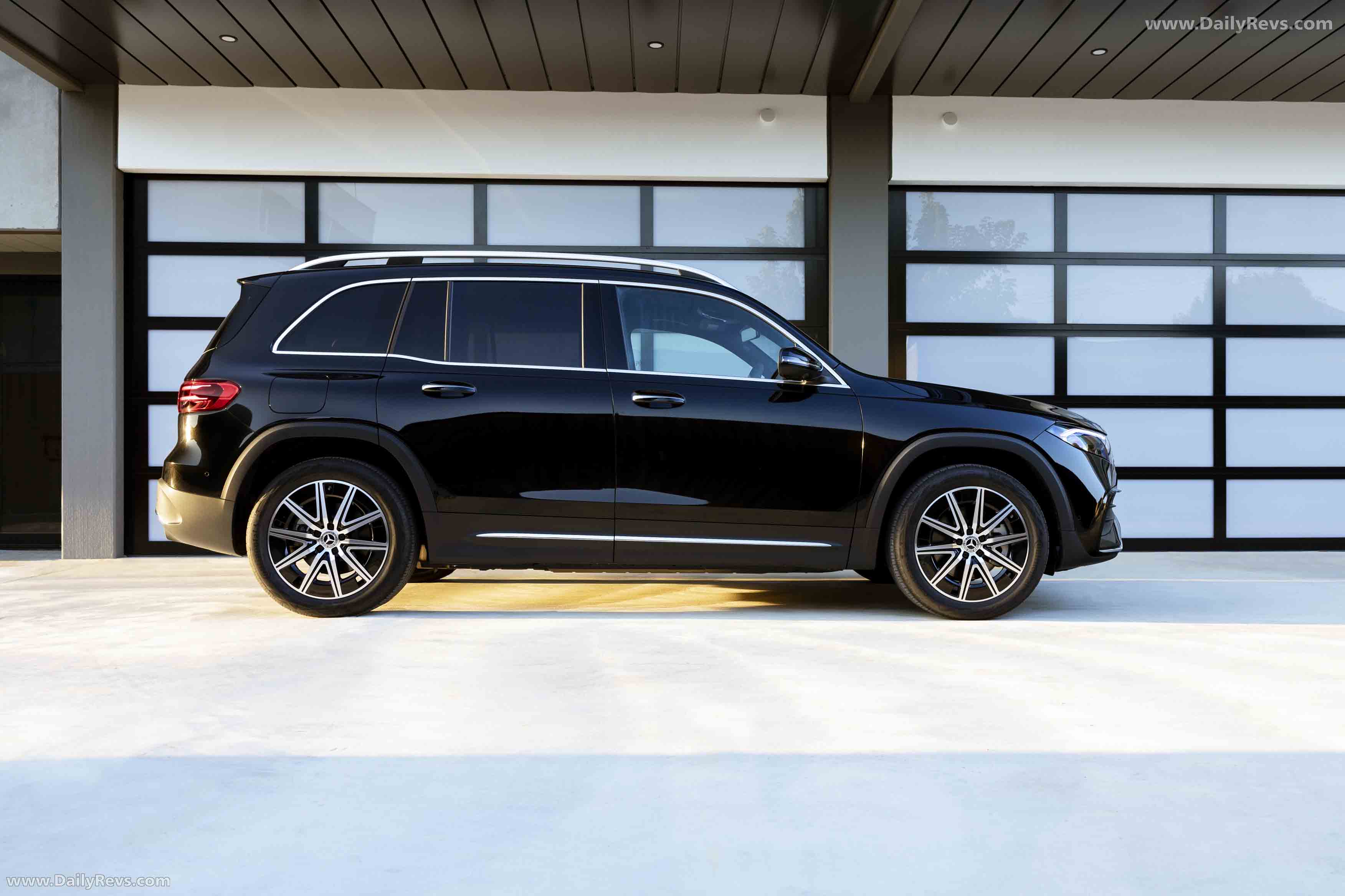 2025 Mercedes-Benz EQB Plus City Edition H243 Side View