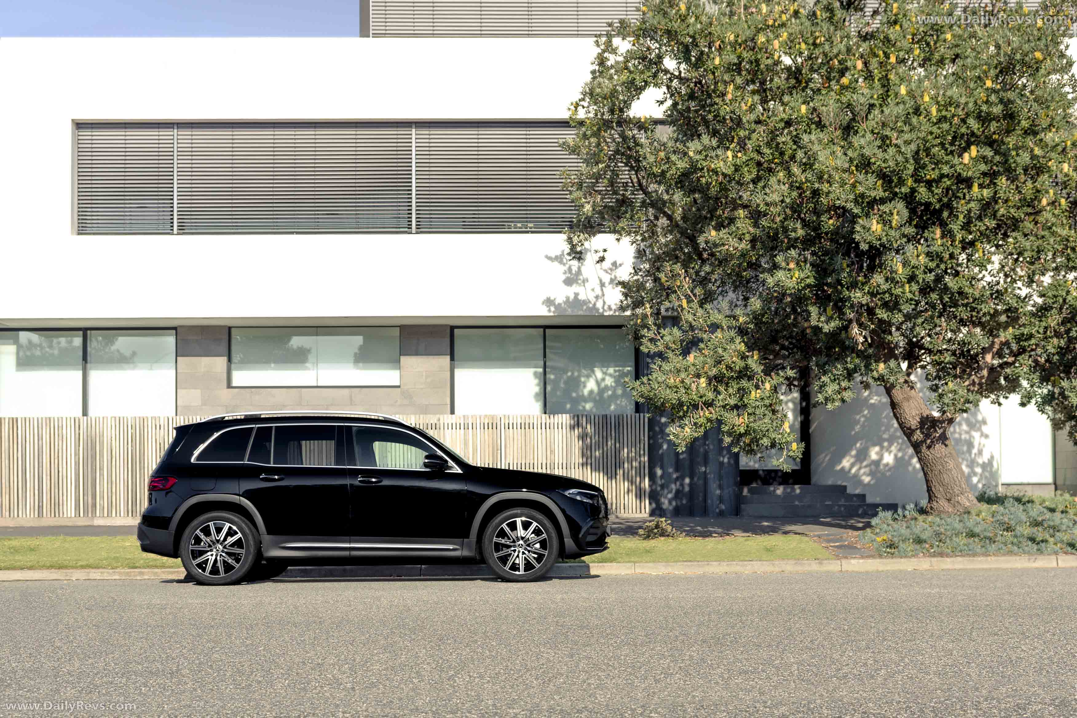 2025 Mercedes-Benz EQB Plus City Edition H243 Side View