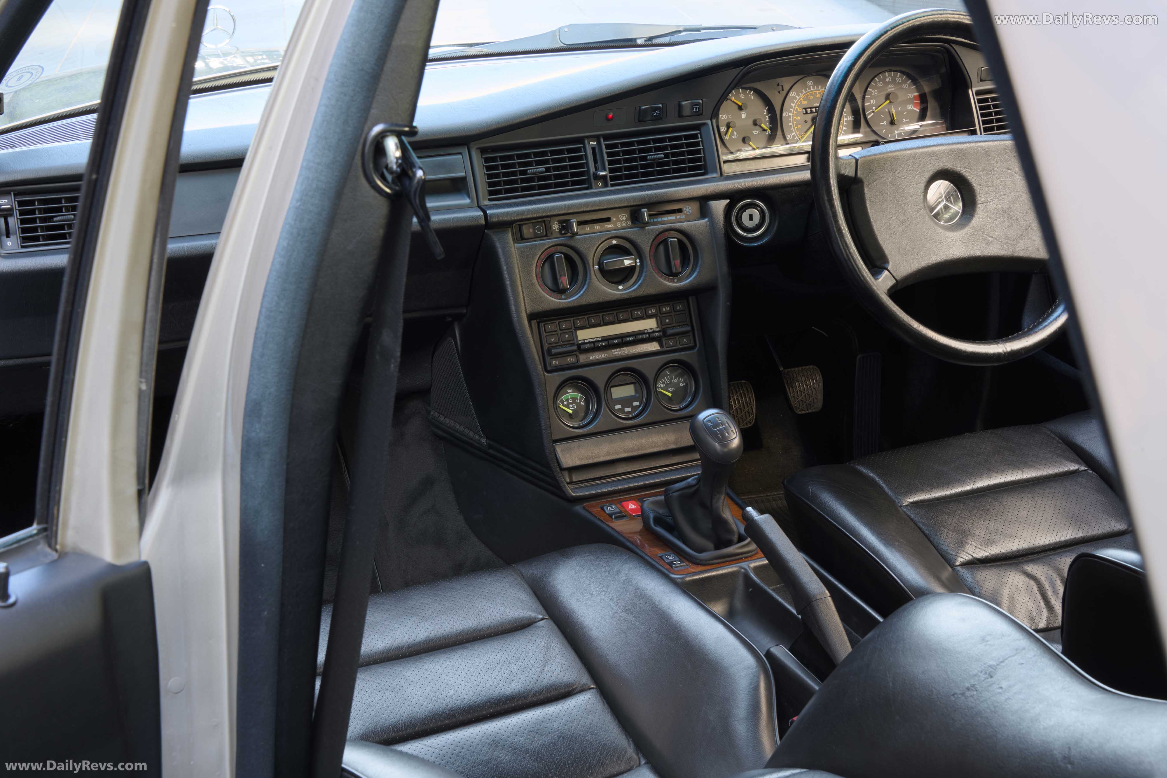 1985 Mercedes-Benz 190E 2.3-16 W201 Interior