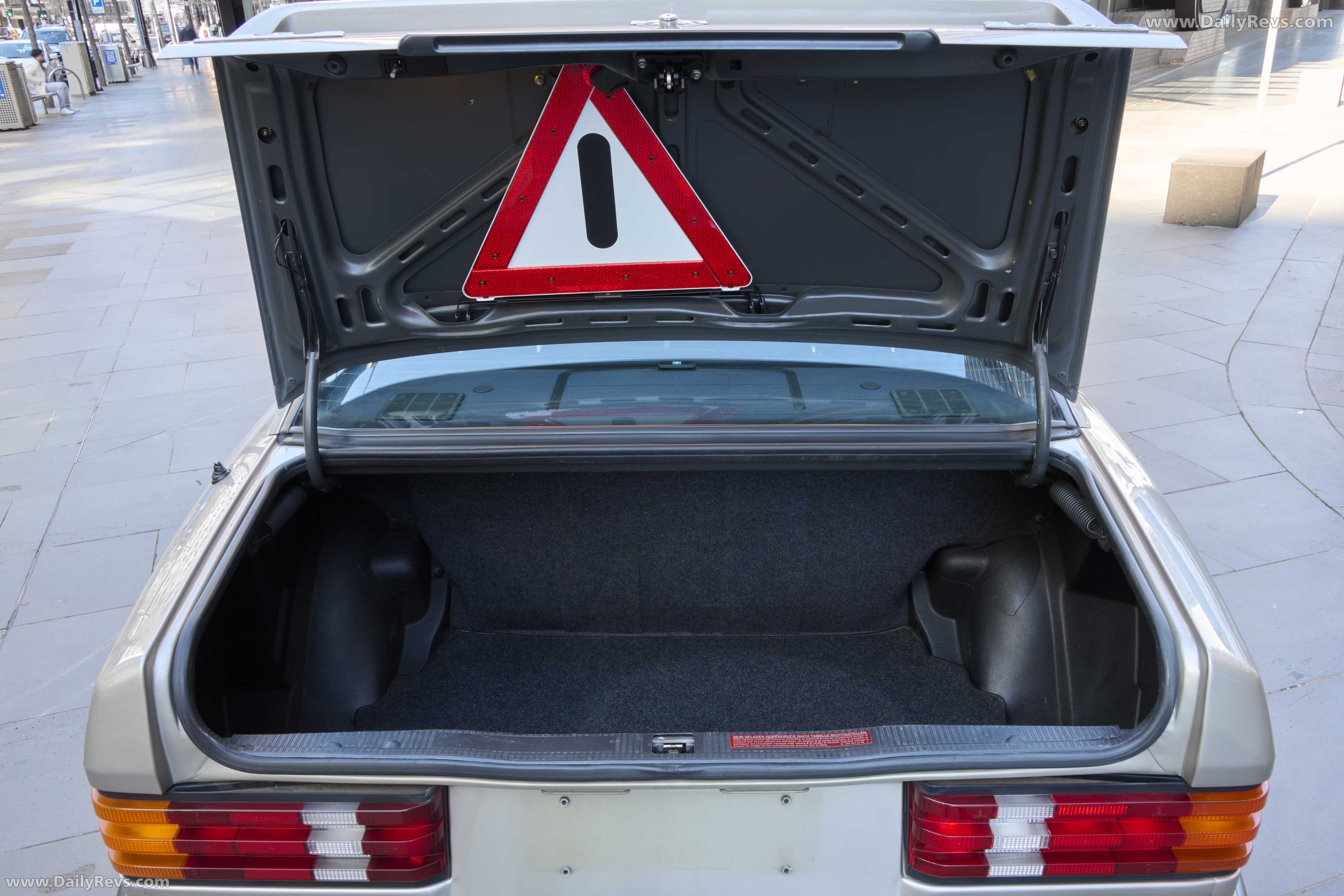 1985 Mercedes-Benz 190E 2.3-16 W201 Interior