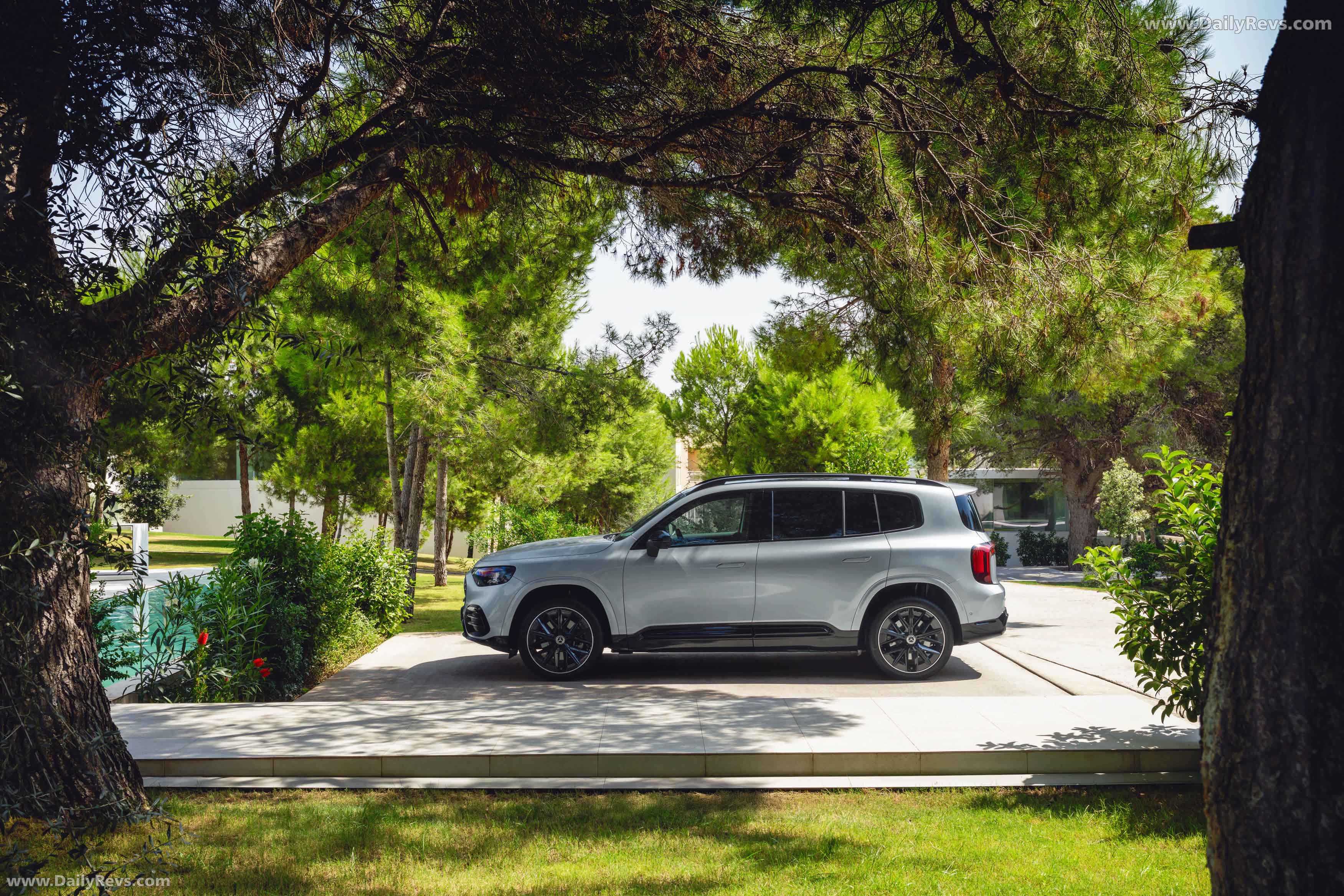 2027 Mercedes-Benz GLB X247 Side View