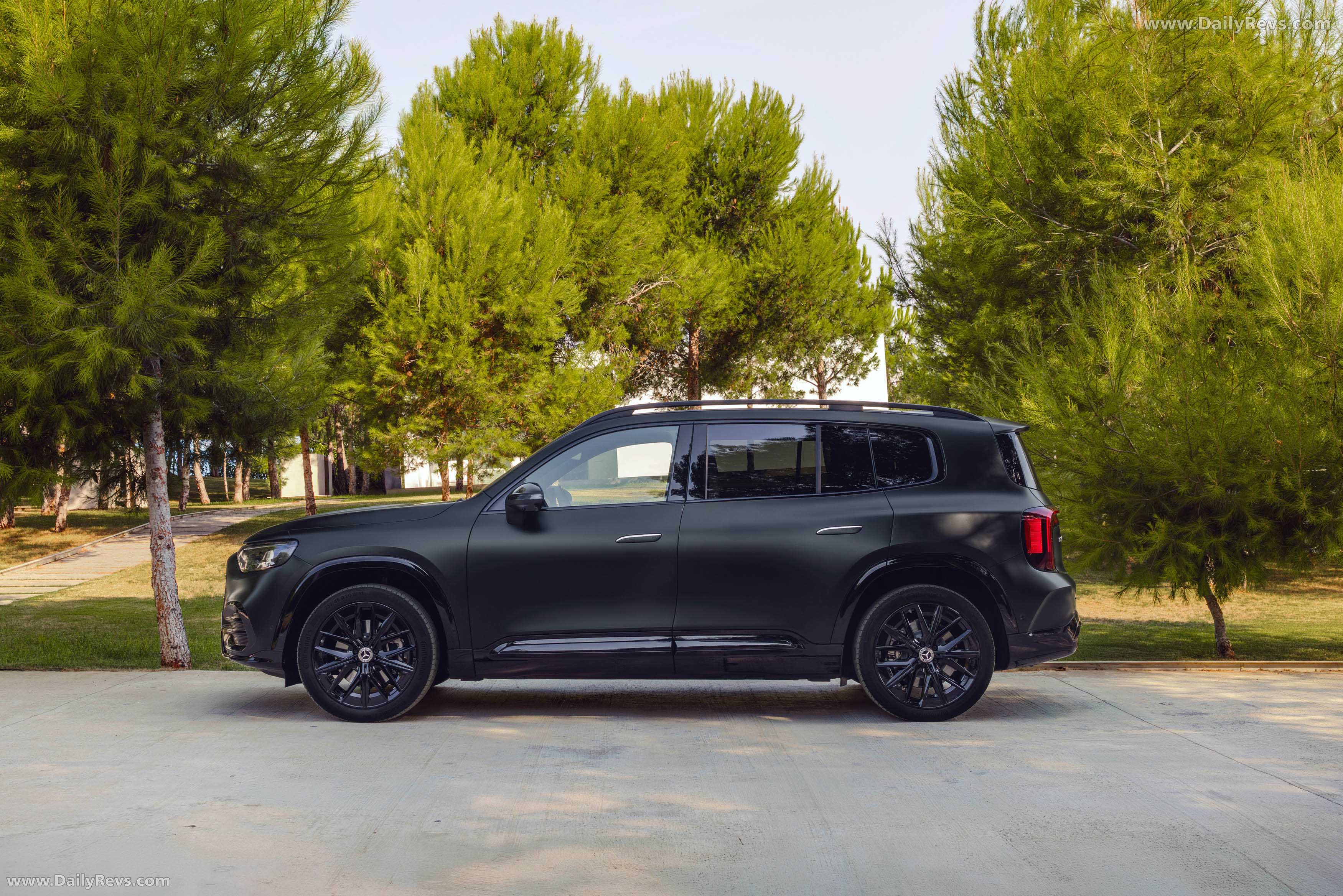 2027 Mercedes-Benz GLB Manufaktur X247 Side View
