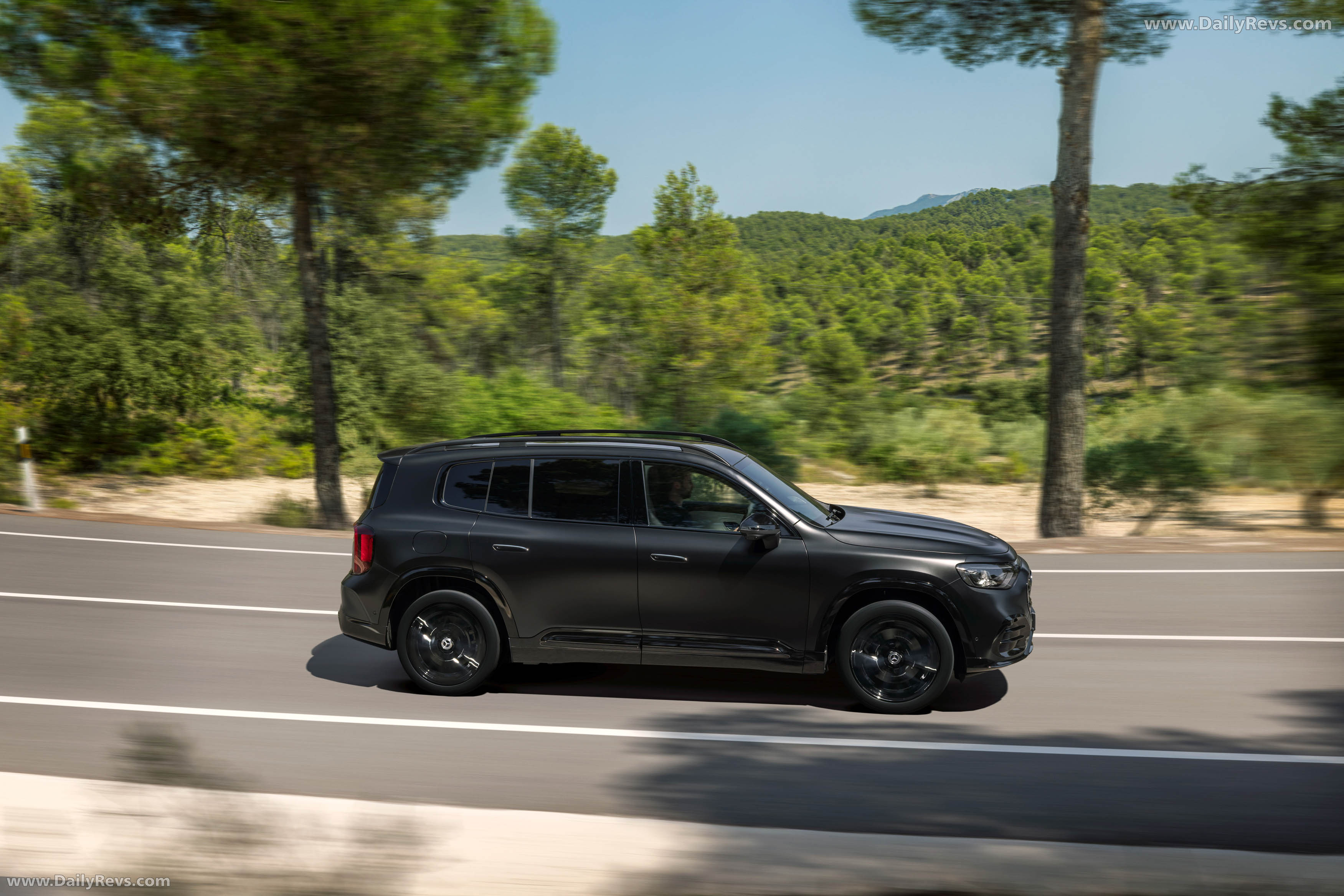 2027 Mercedes-Benz GLB Manufaktur X247 Side View