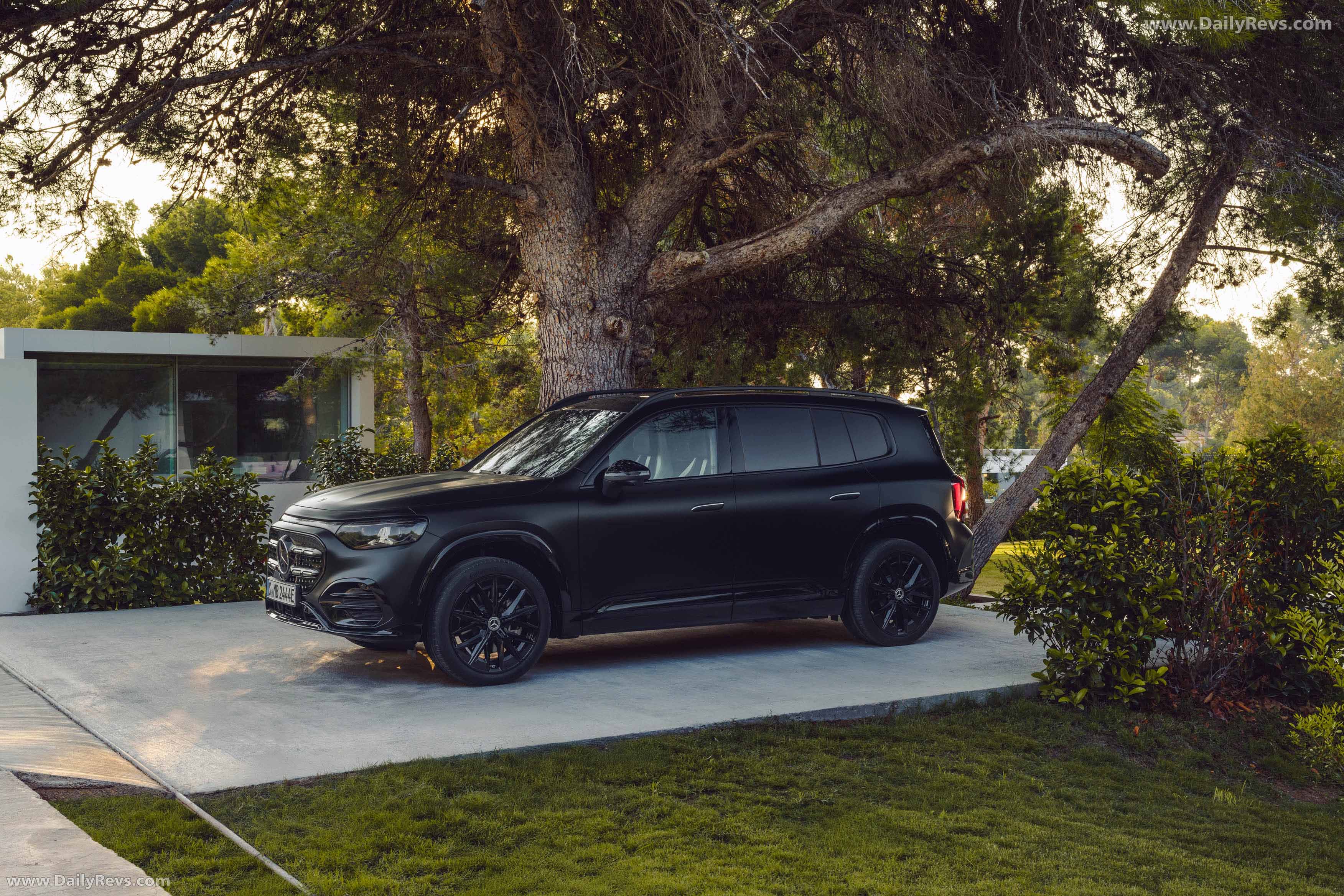 2027 Mercedes-Benz GLB Manufaktur X247 Side View