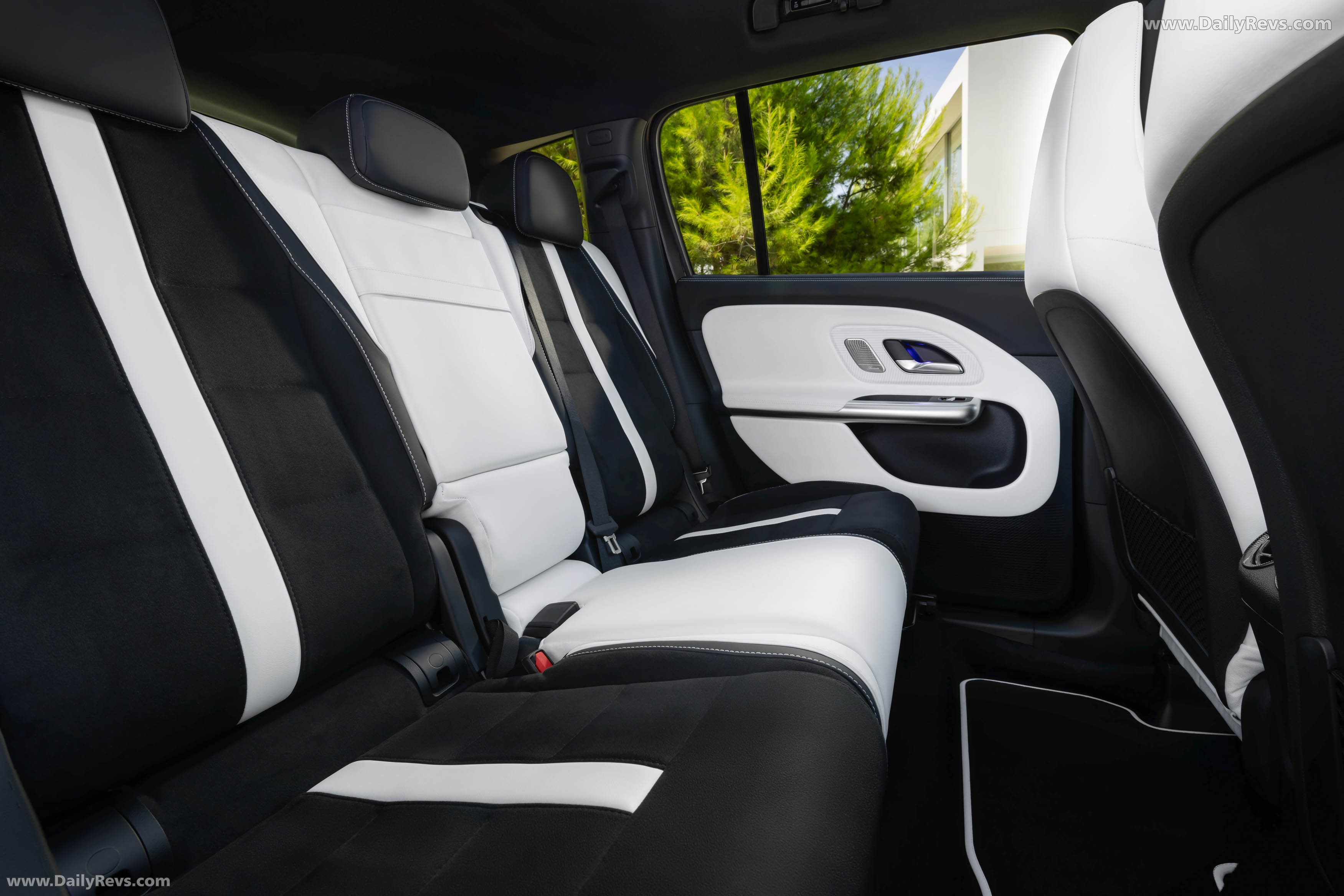 2027 Mercedes-Benz GLB Manufaktur X247 Interior