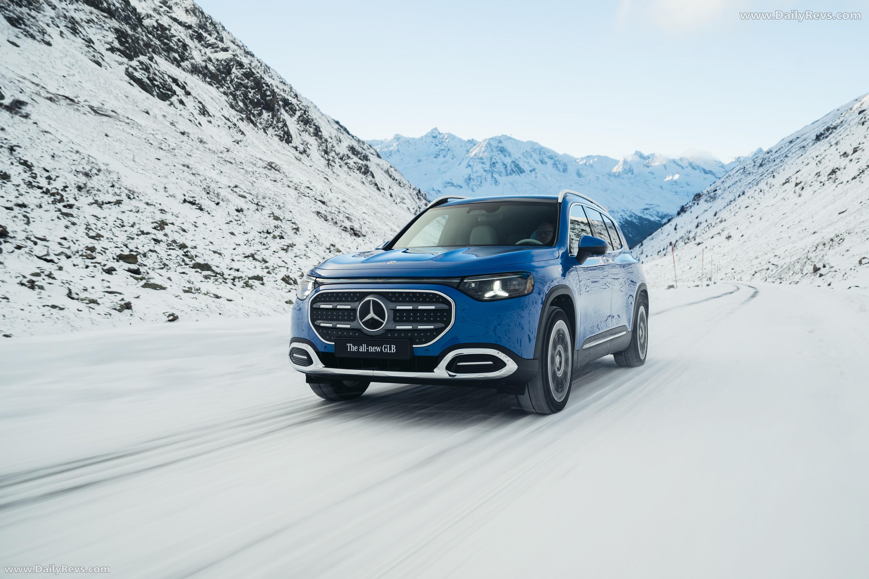 2027 Mercedes-Benz GLB 250 Plus EQ X247 Front View