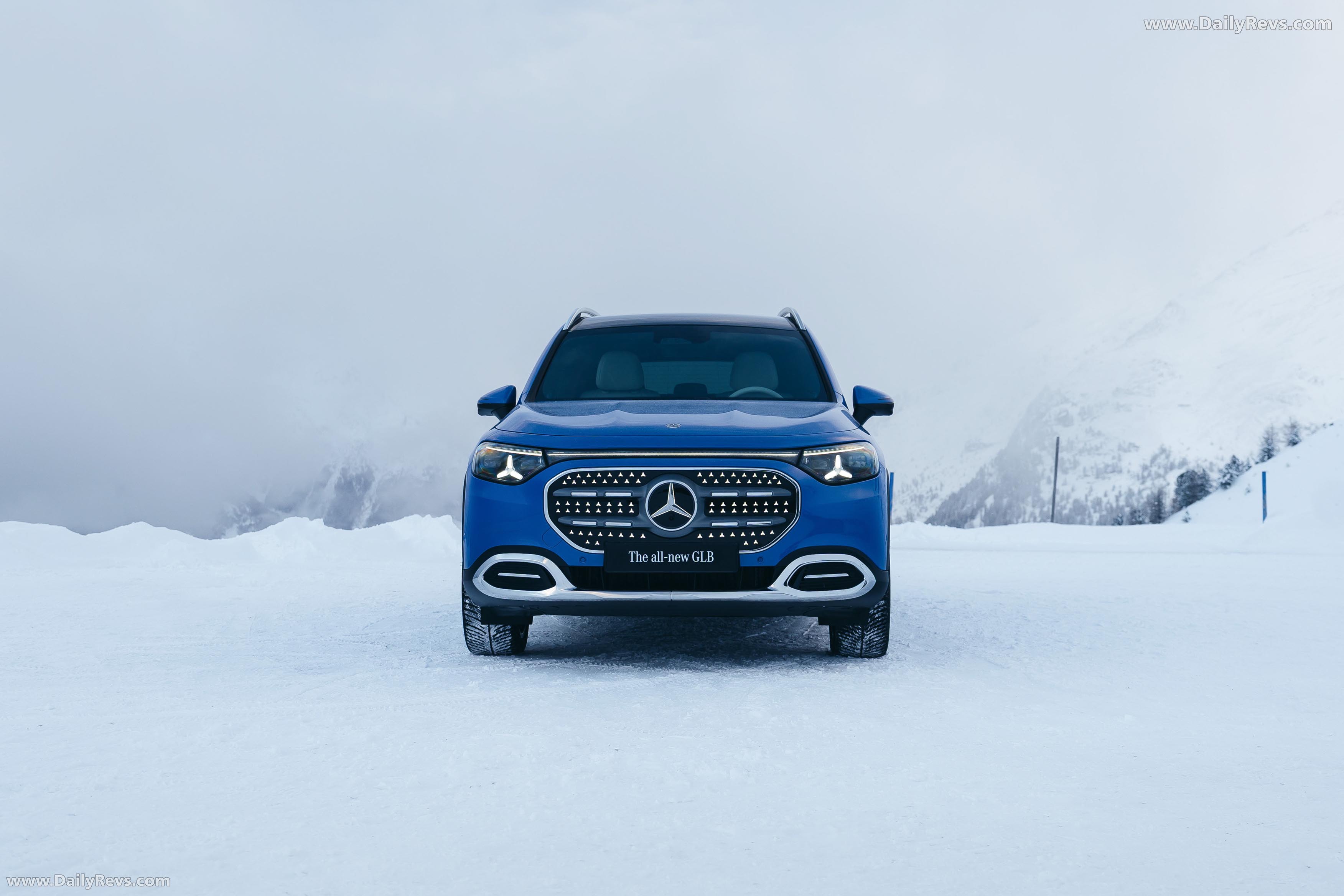 2027 Mercedes-Benz GLB 250 Plus EQ X247 Front View