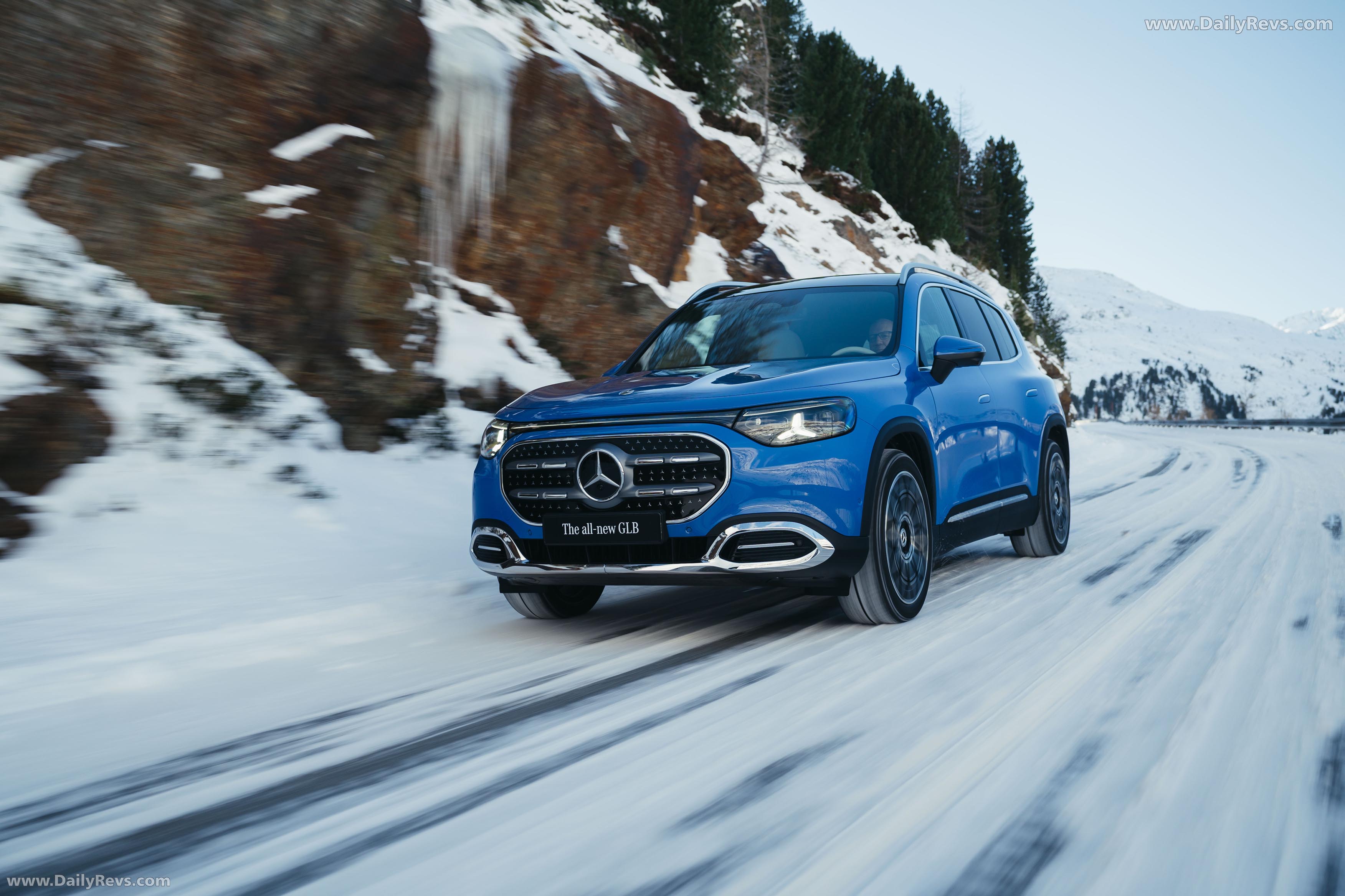 2027 Mercedes-Benz GLB 250 Plus EQ X247 Front View