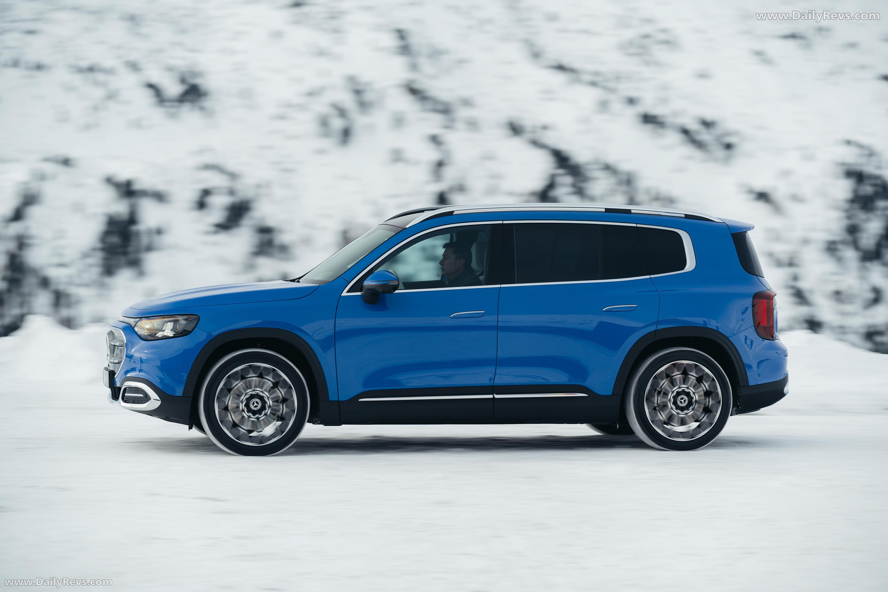 2027 Mercedes-Benz GLB 250 Plus EQ X247 Side View
