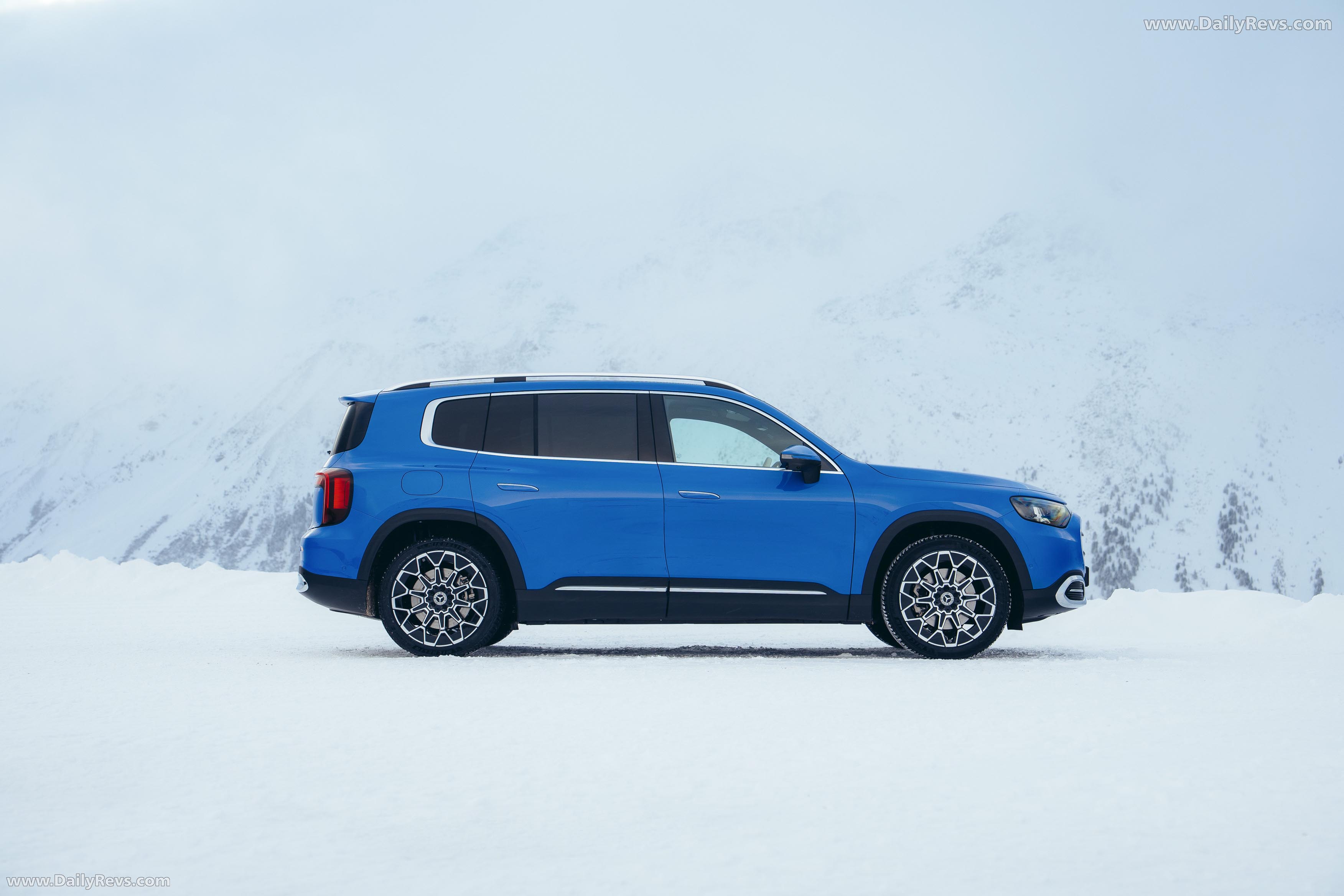 2027 Mercedes-Benz GLB 250 Plus EQ X247 Side View