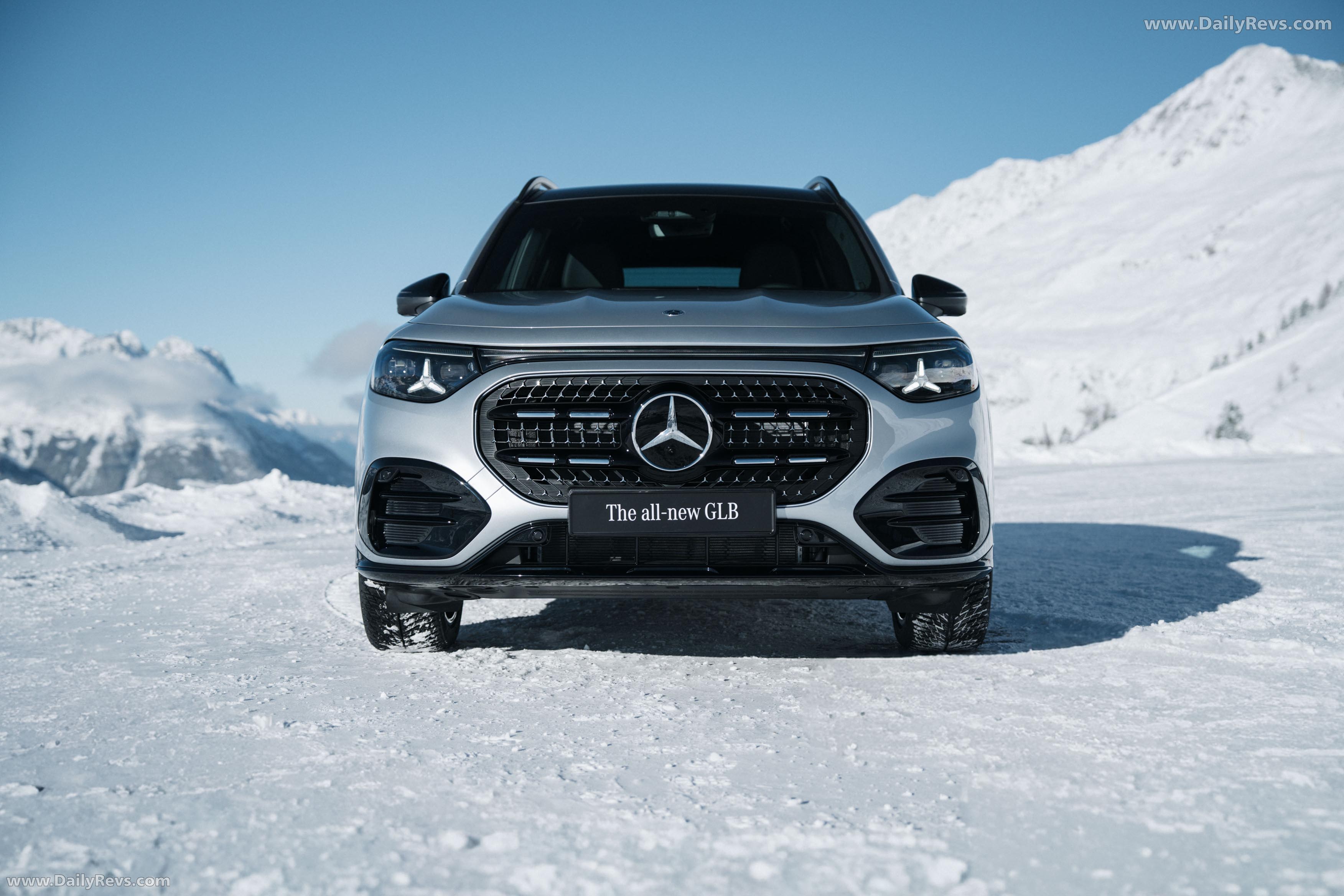 2027 Mercedes-Benz GLB 350 4MATIC EQ X247 Front View