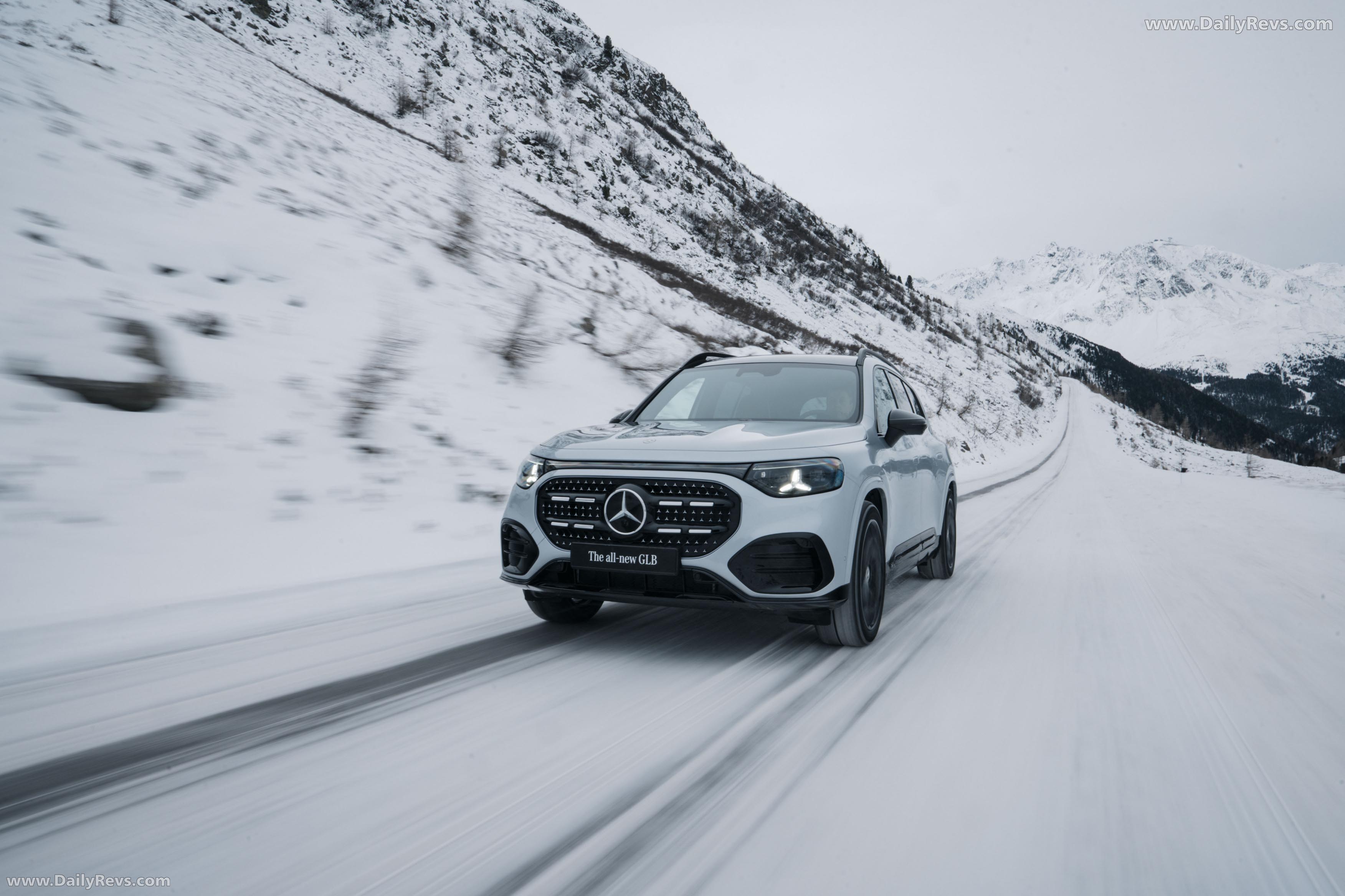 2027 Mercedes-Benz GLB 350 4MATIC EQ X247 Front View