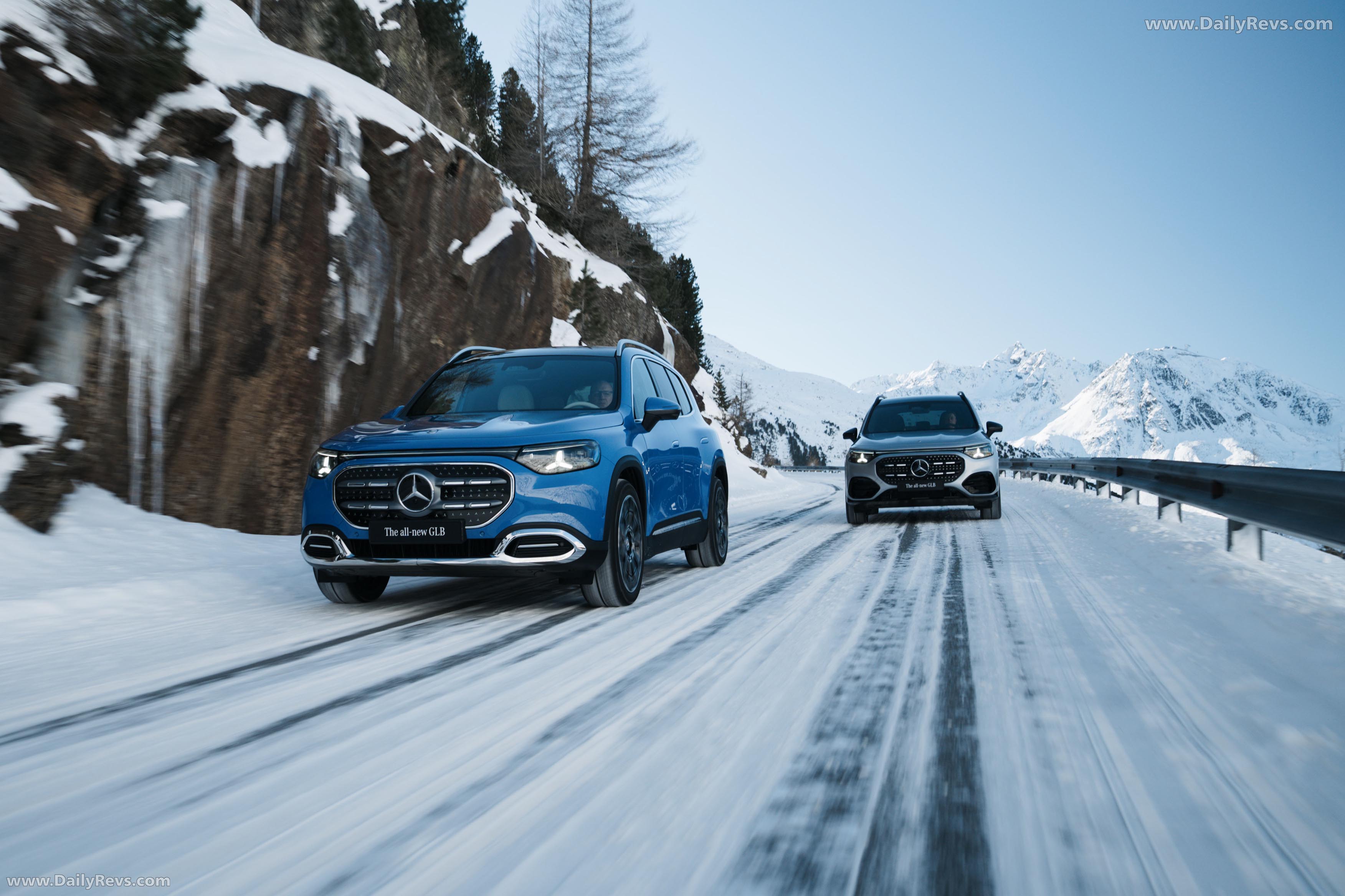 2027 Mercedes-Benz GLB 350 4MATIC EQ X247 Front View