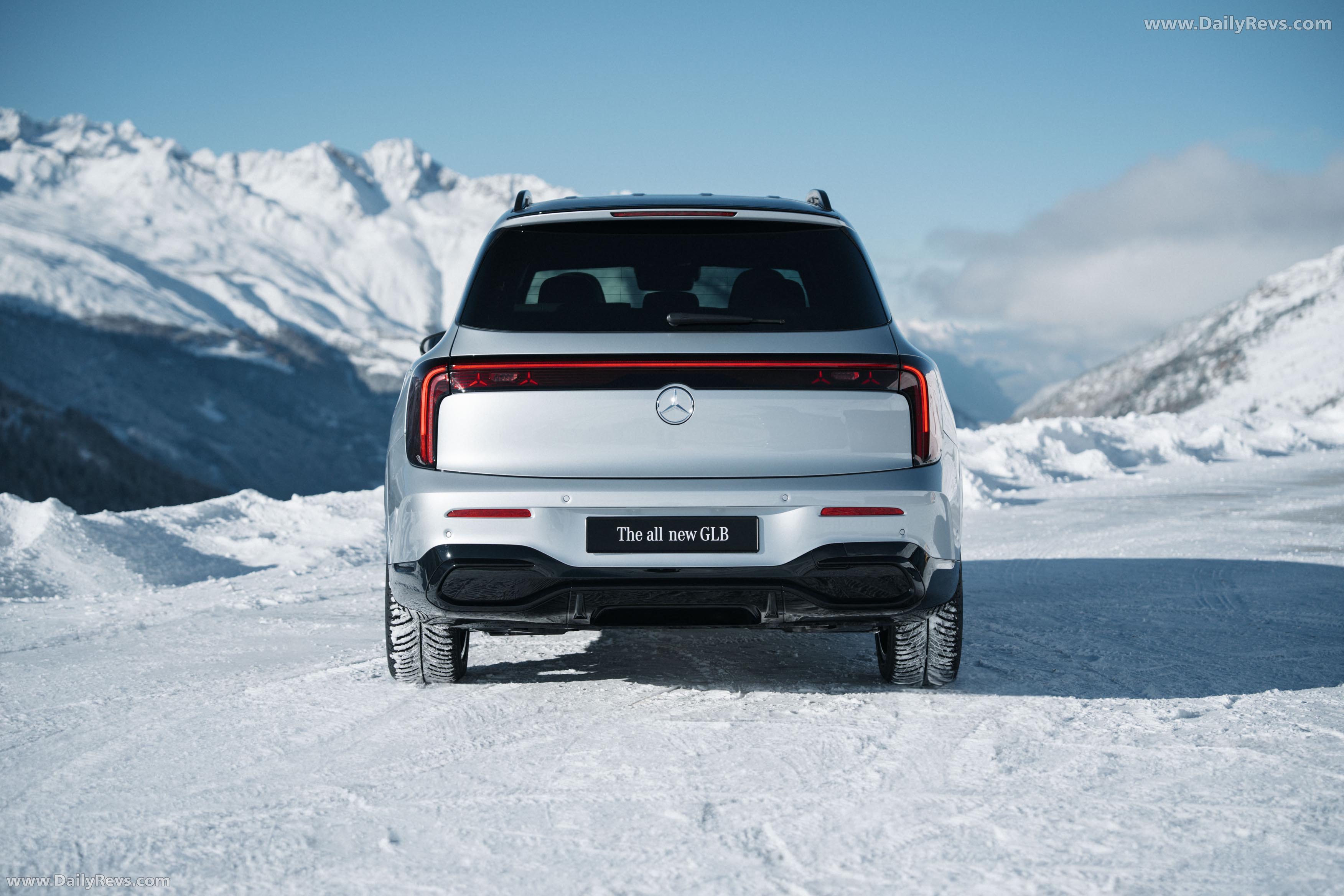 2027 Mercedes-Benz GLB 350 4MATIC EQ X247 Rear View