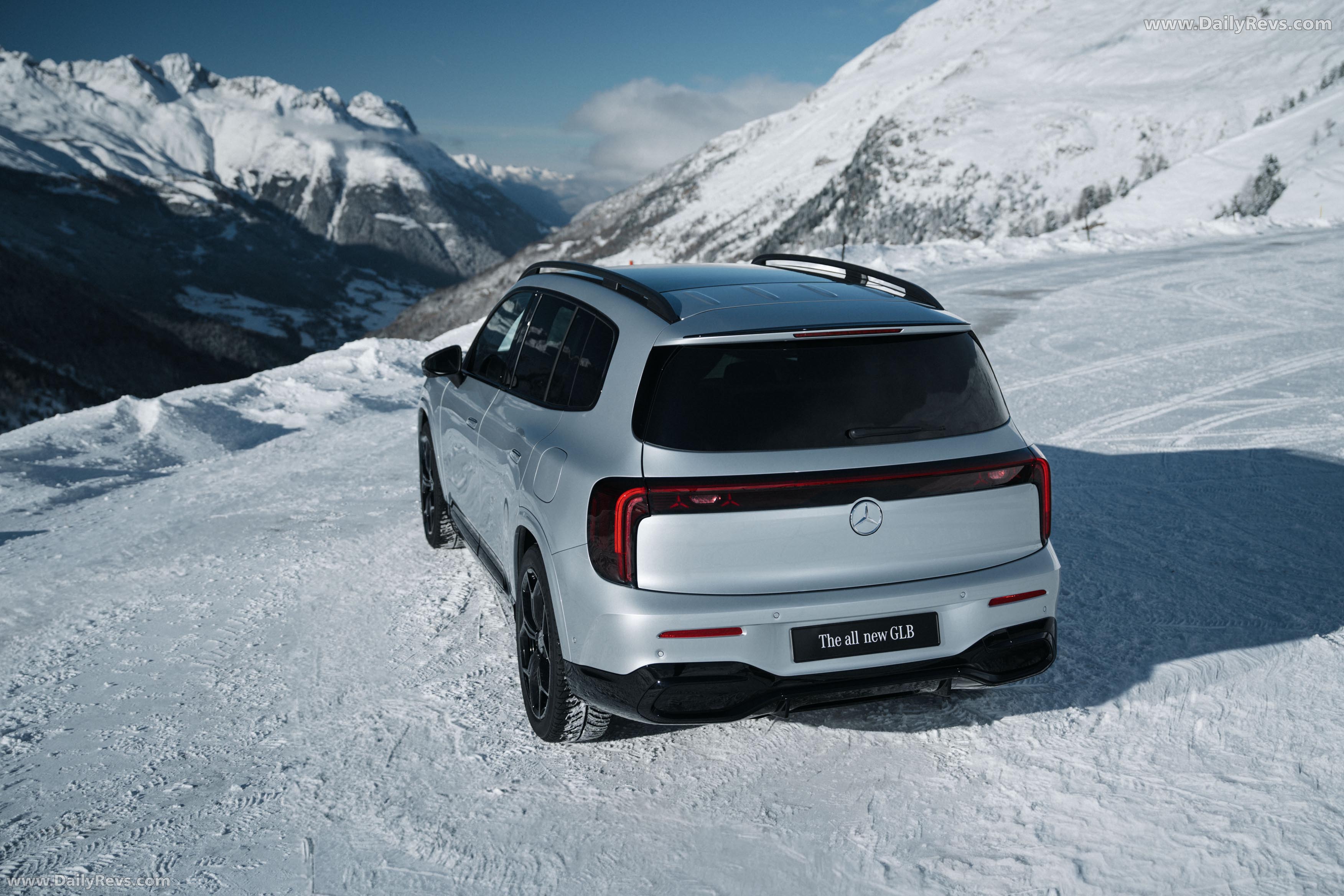 2027 Mercedes-Benz GLB 350 4MATIC EQ X247 Rear View