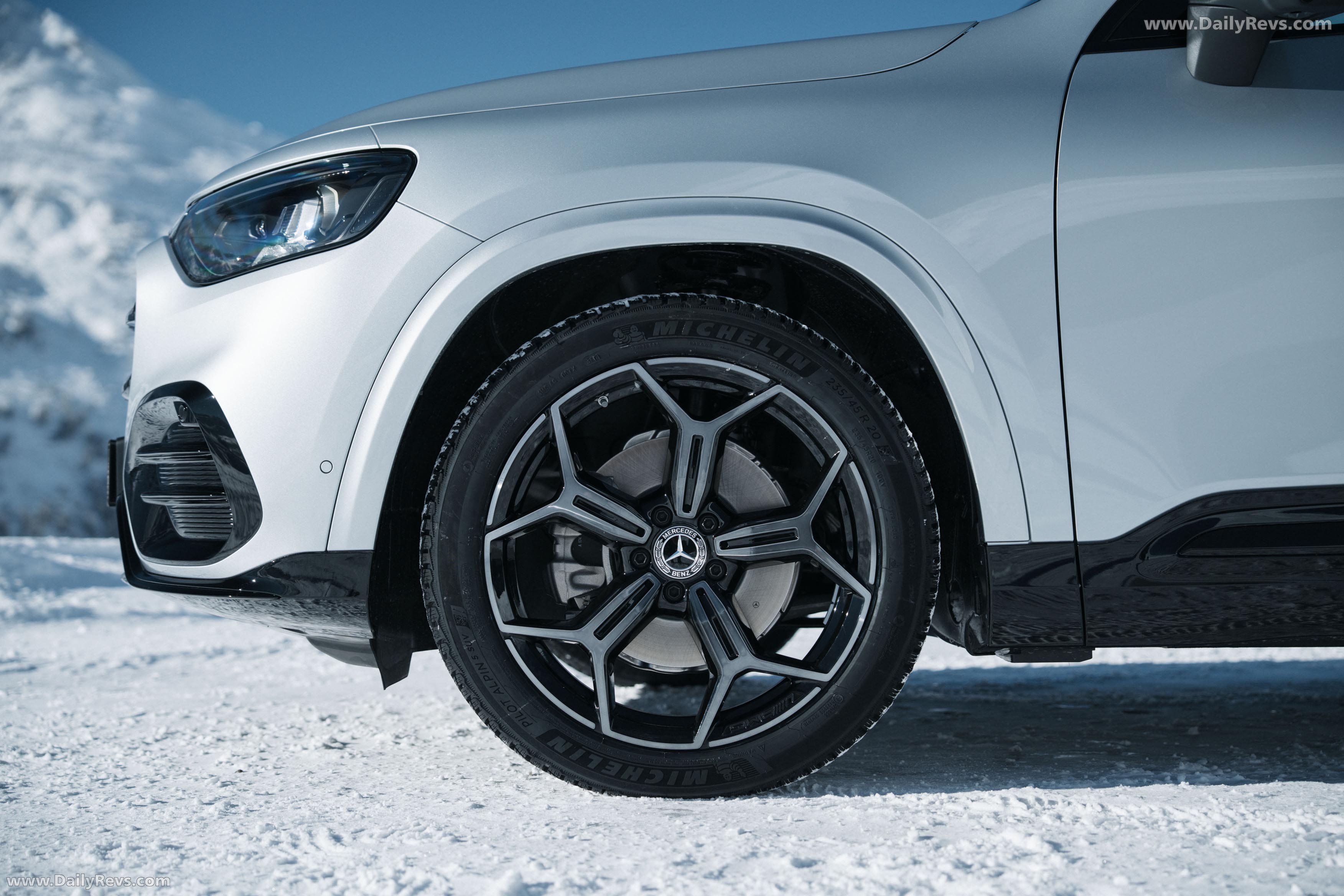 2027 Mercedes-Benz GLB 350 4MATIC EQ X247 Exterior