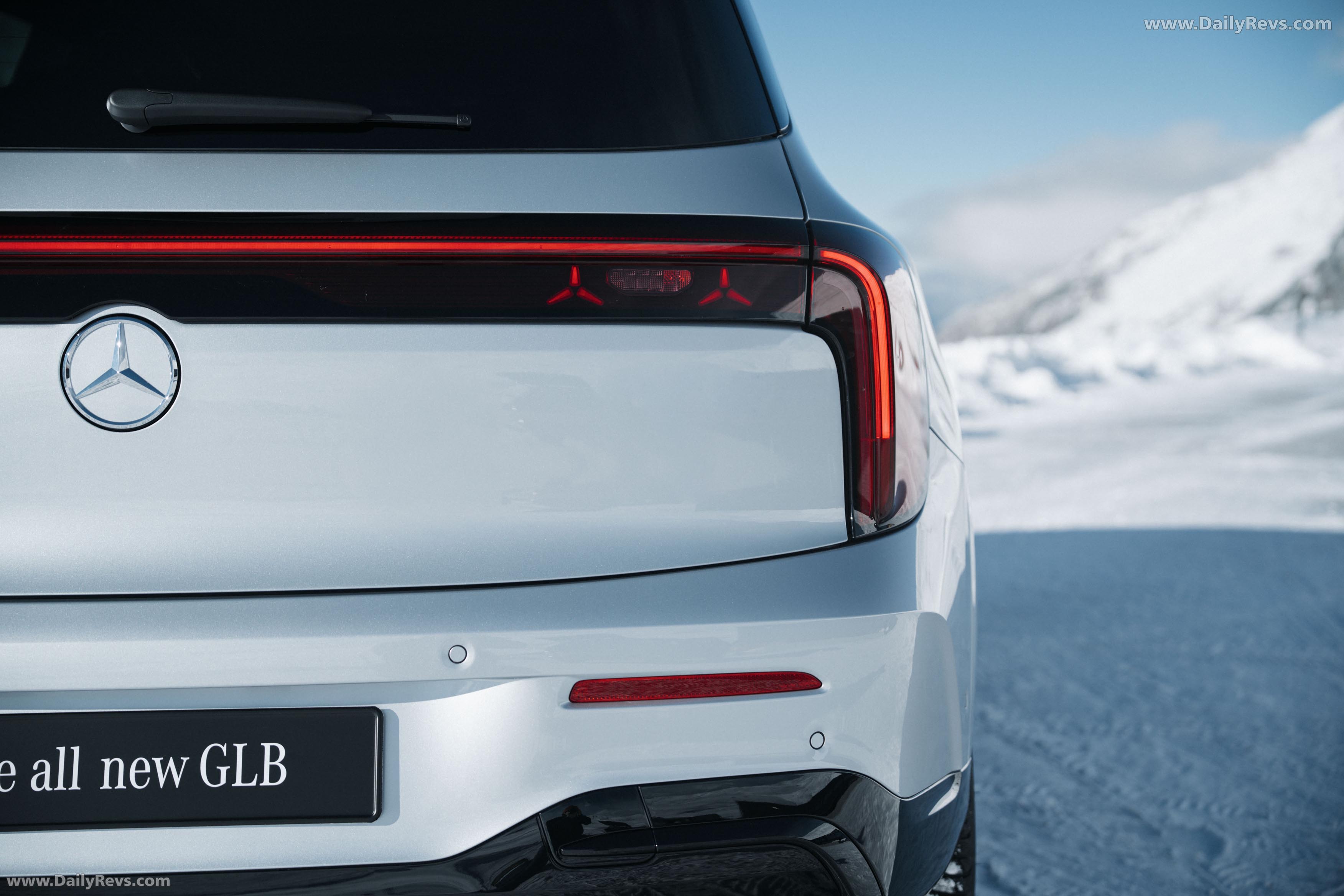 2027 Mercedes-Benz GLB 350 4MATIC EQ X247 Exterior
