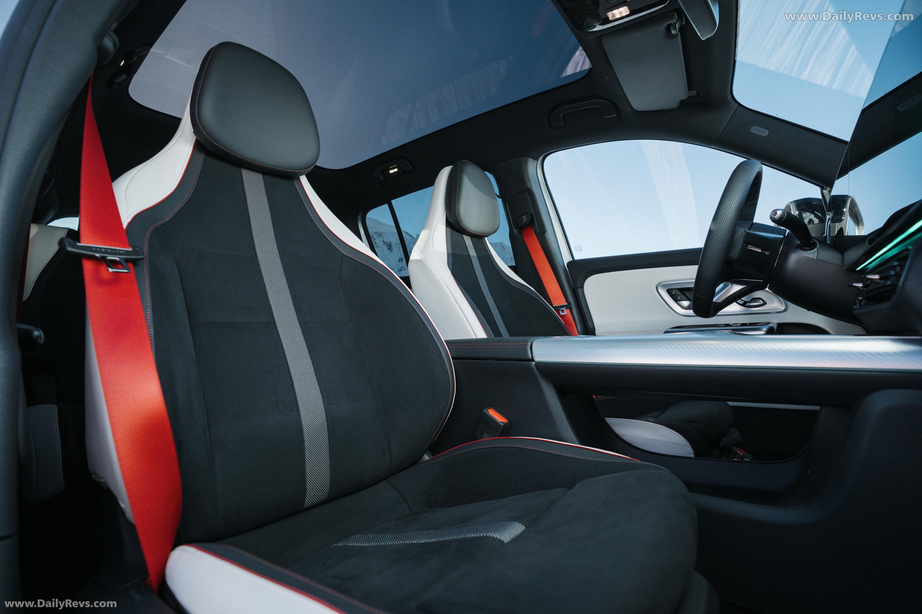 2027 Mercedes-Benz GLB 350 4MATIC EQ X247 Interior